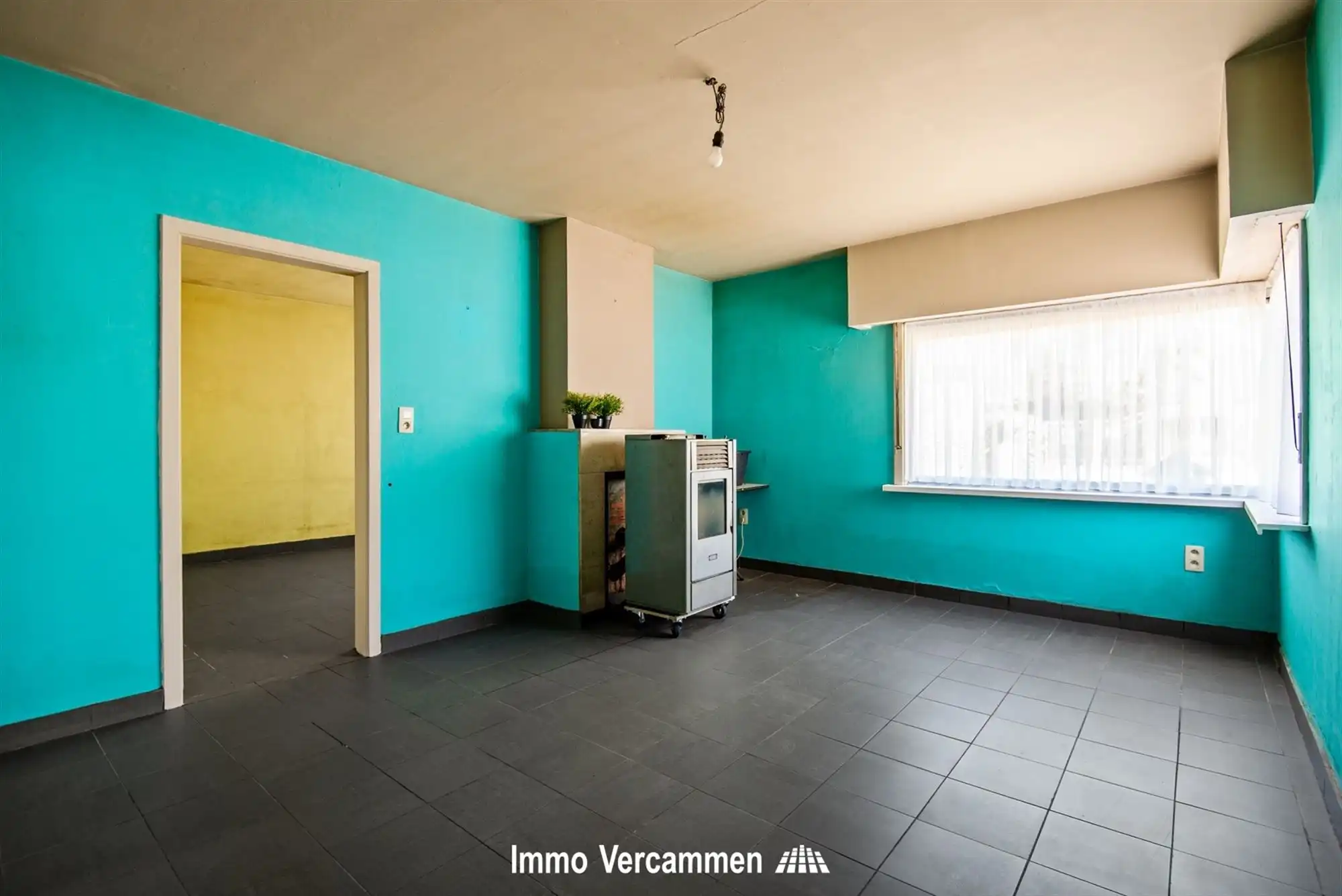 Grondig te renoveren, gelijkvloerse woning te Beerzel. foto 2