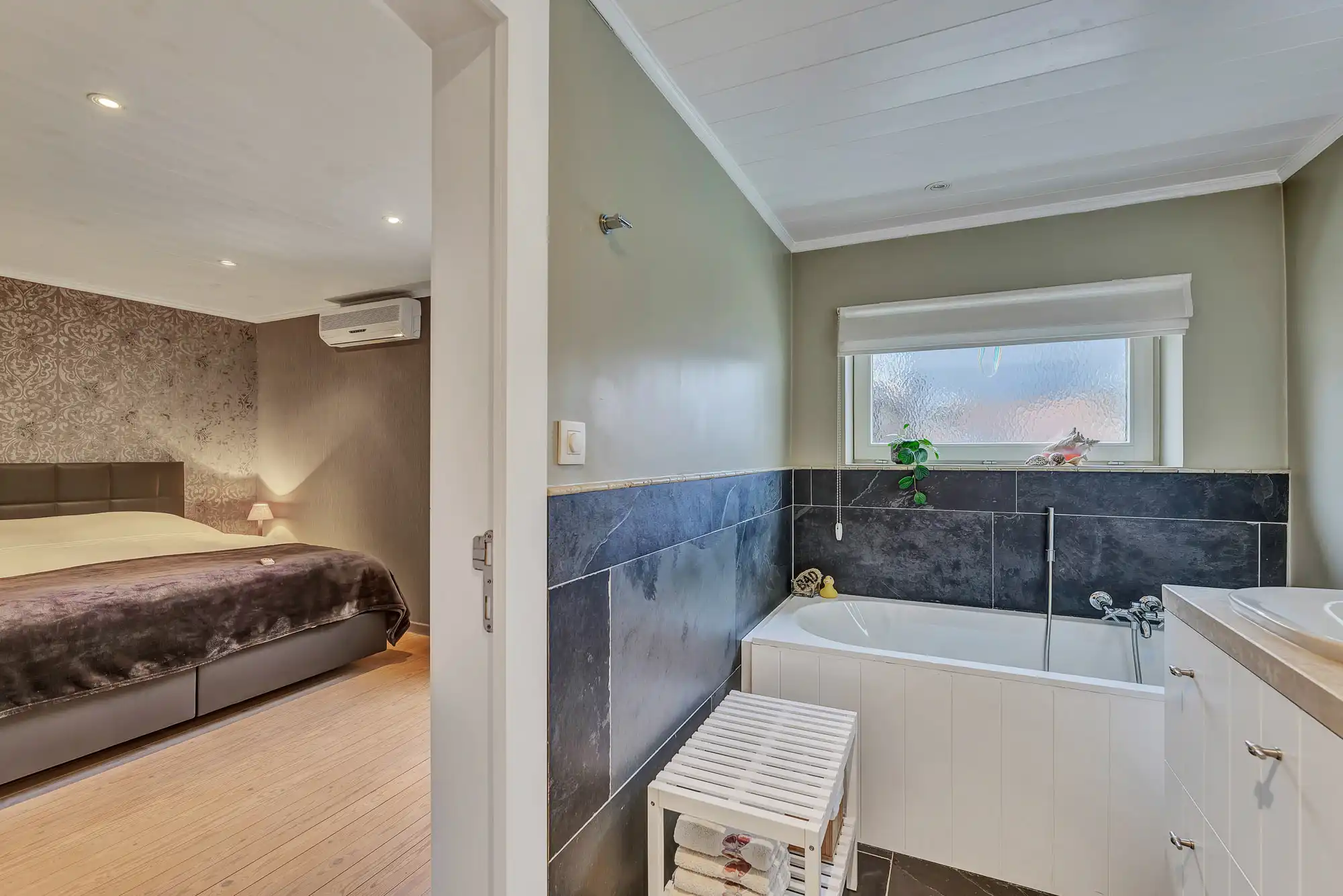 Luxueus appartement met handel gelijkvloers centrum Aalst foto 8