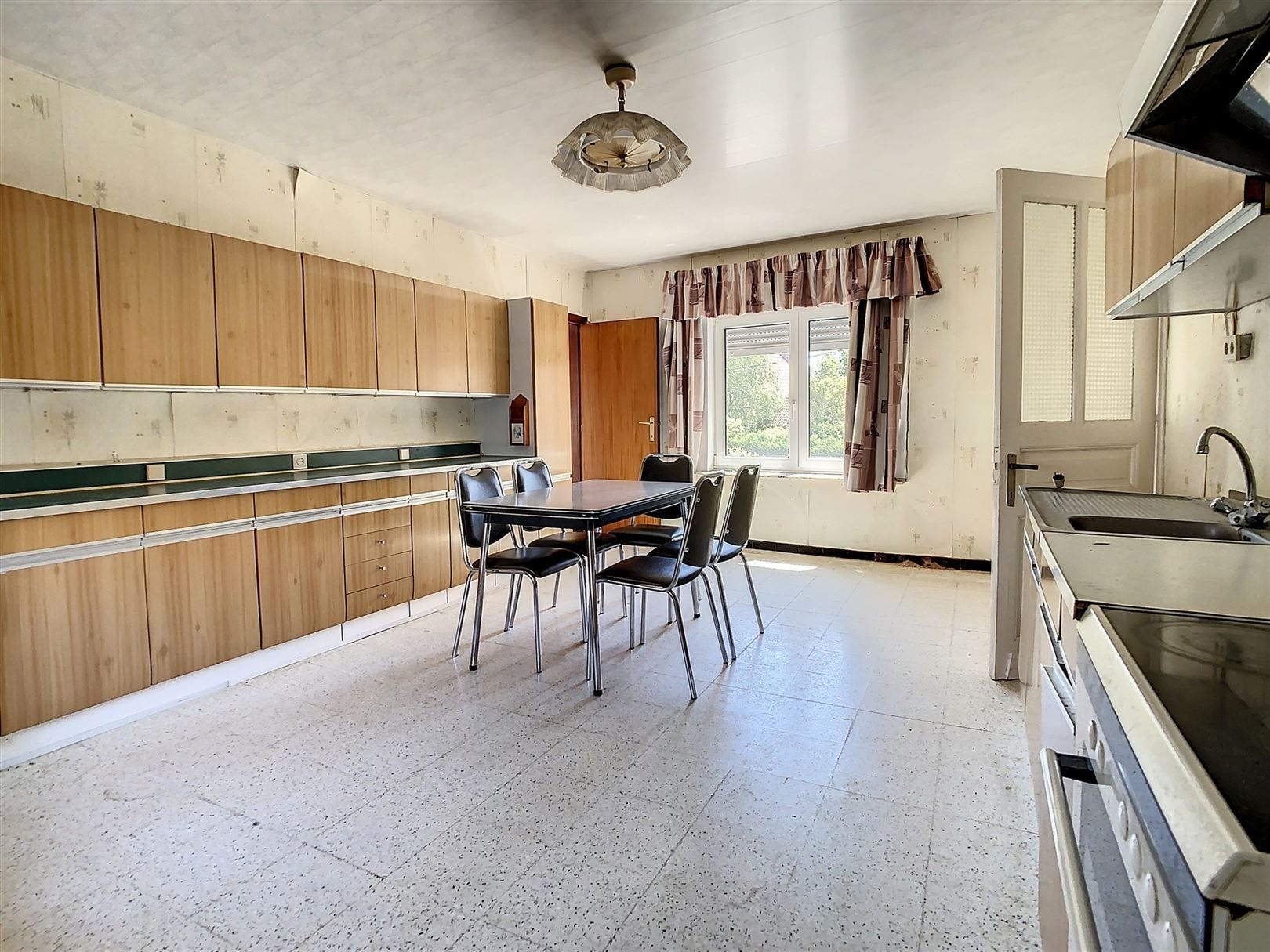 Karaktervolle vrijstaande woning, te renoveren, grote schuur, opp 15a 37ca foto 35