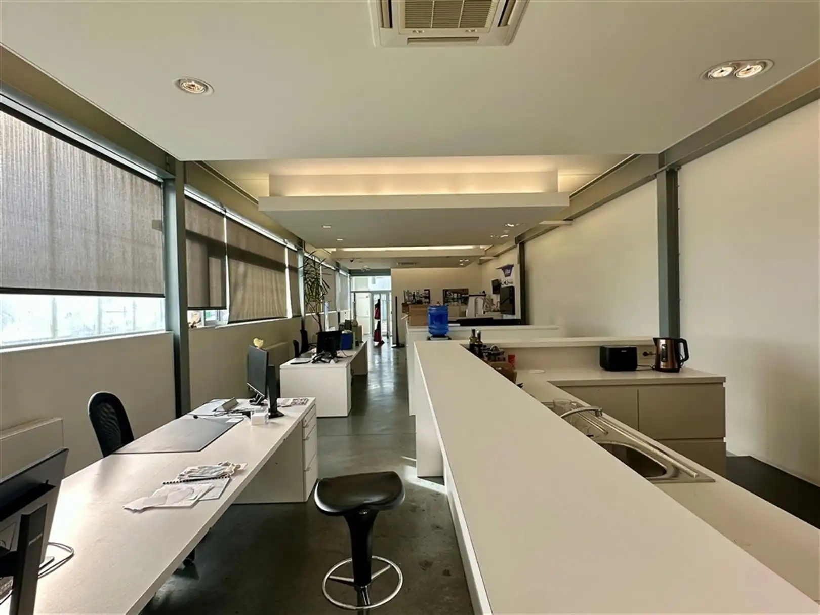 Magazijn met kantoren te koop in Gent nabij R4 foto 10