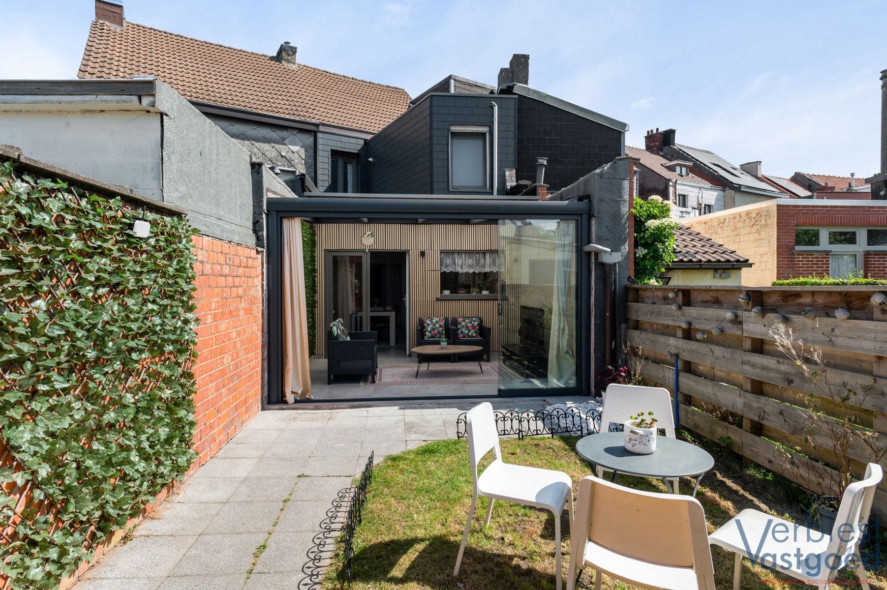 Instapklare gezinswoning met tuin en garage in Zwijndrecht. foto 9