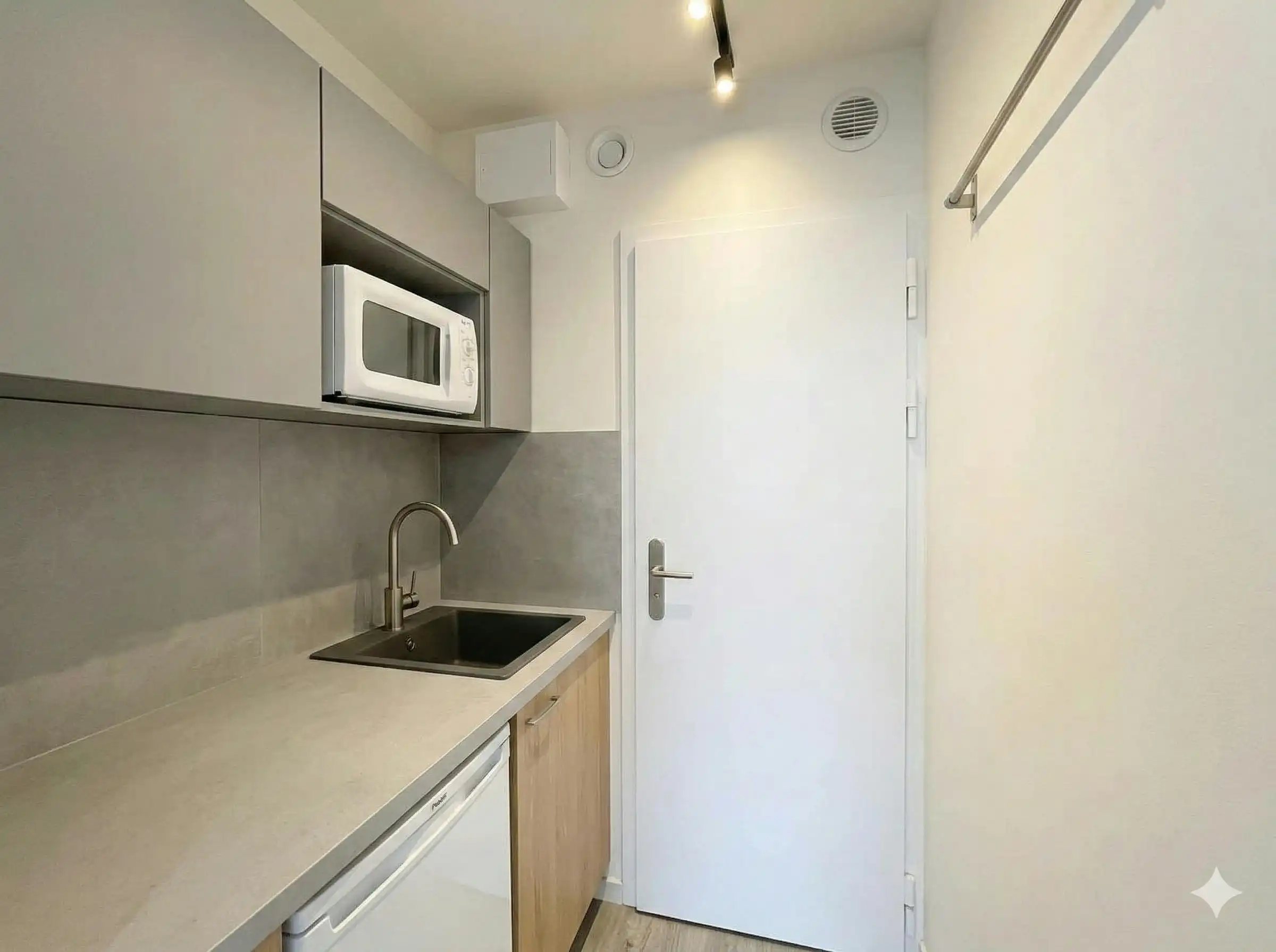 Unieke kans in Sint-Gillis! Centraal gelegen studio (23 m²) foto 6