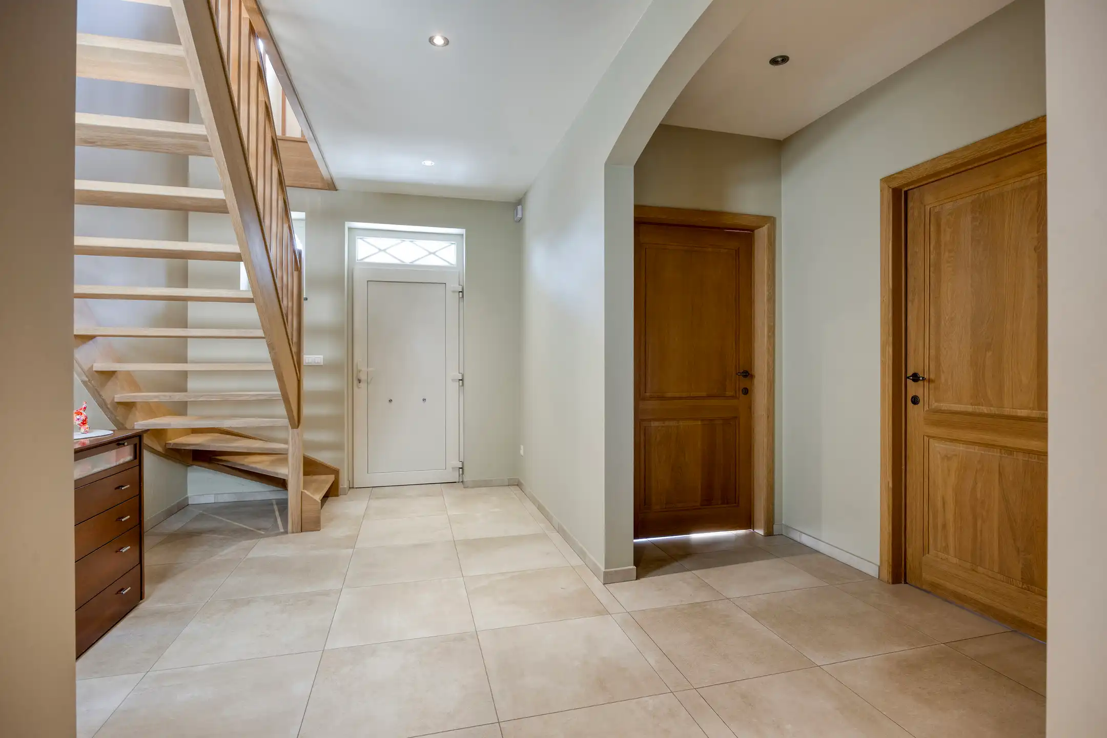 Vrijstaande, ruime villa (314m2) op een perceel van 30 are foto 2