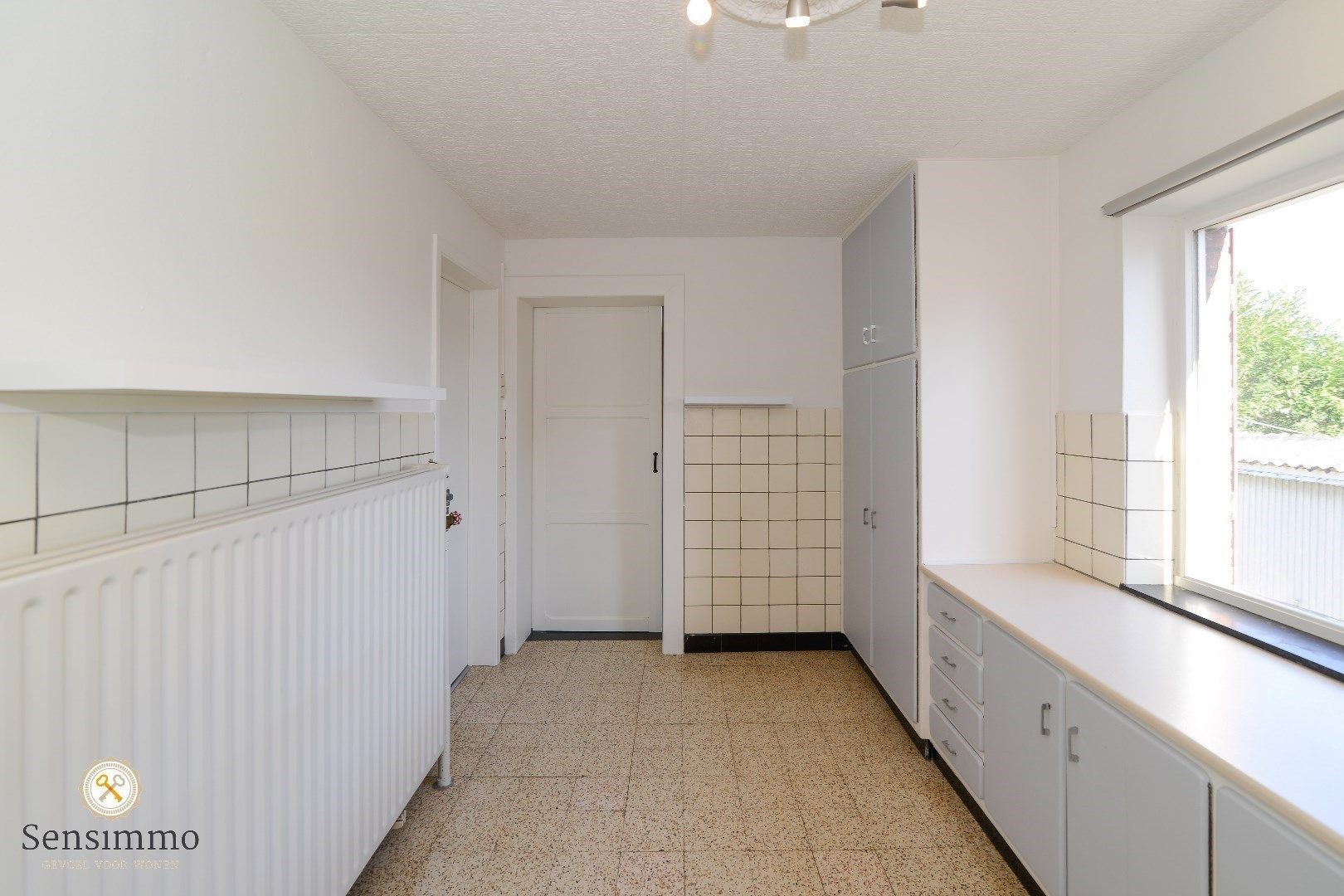 Ruime halfopen 235m² woning op 7a45ca perceel te Genk foto 3