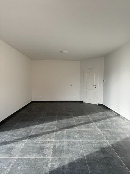 Nieuwbouw appartement van 120 m² op het gelijkvloers met 2 slaapkamers. foto 3