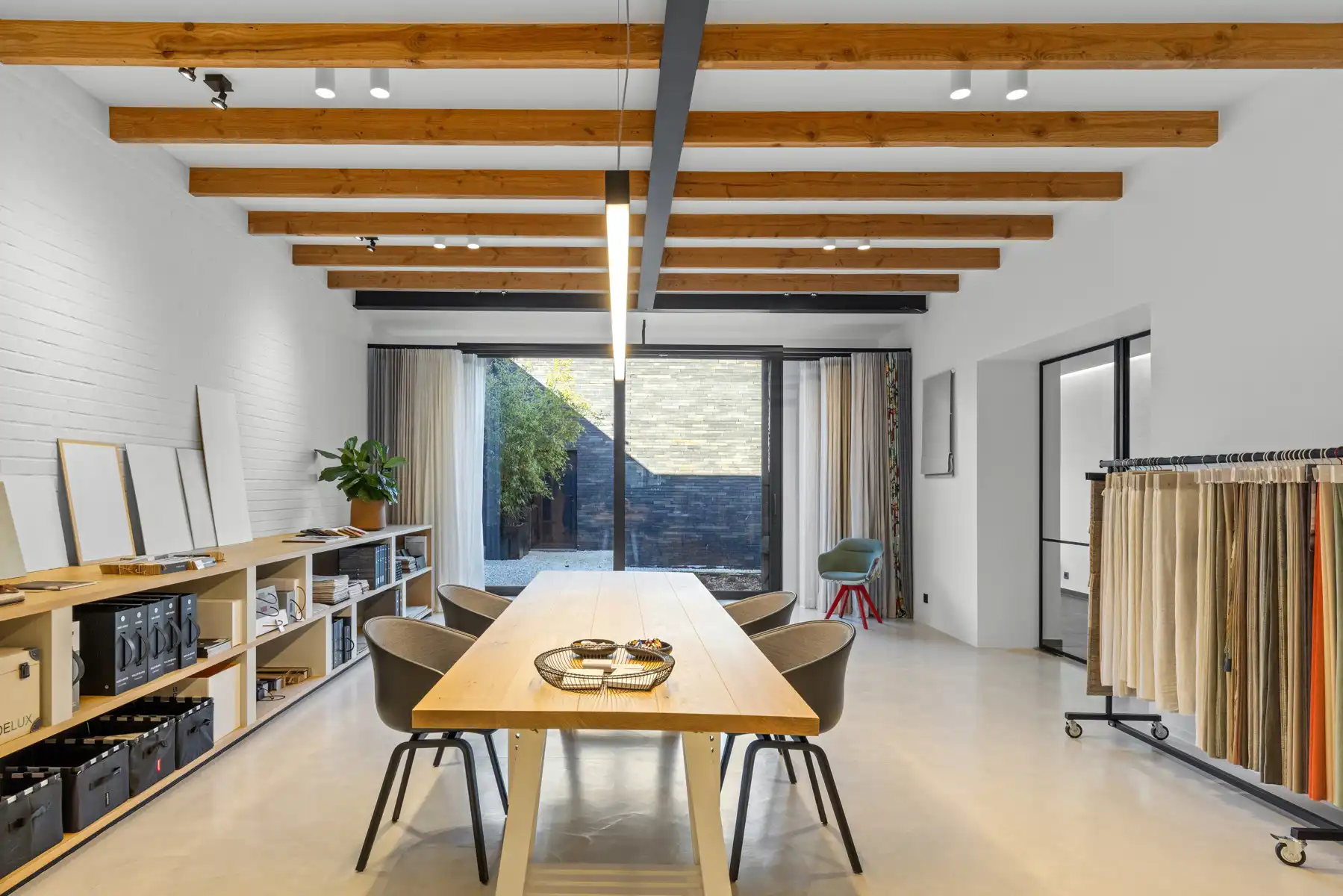 Uniek pand met ingericht kantoor en multifunctionele ruimtes foto 9