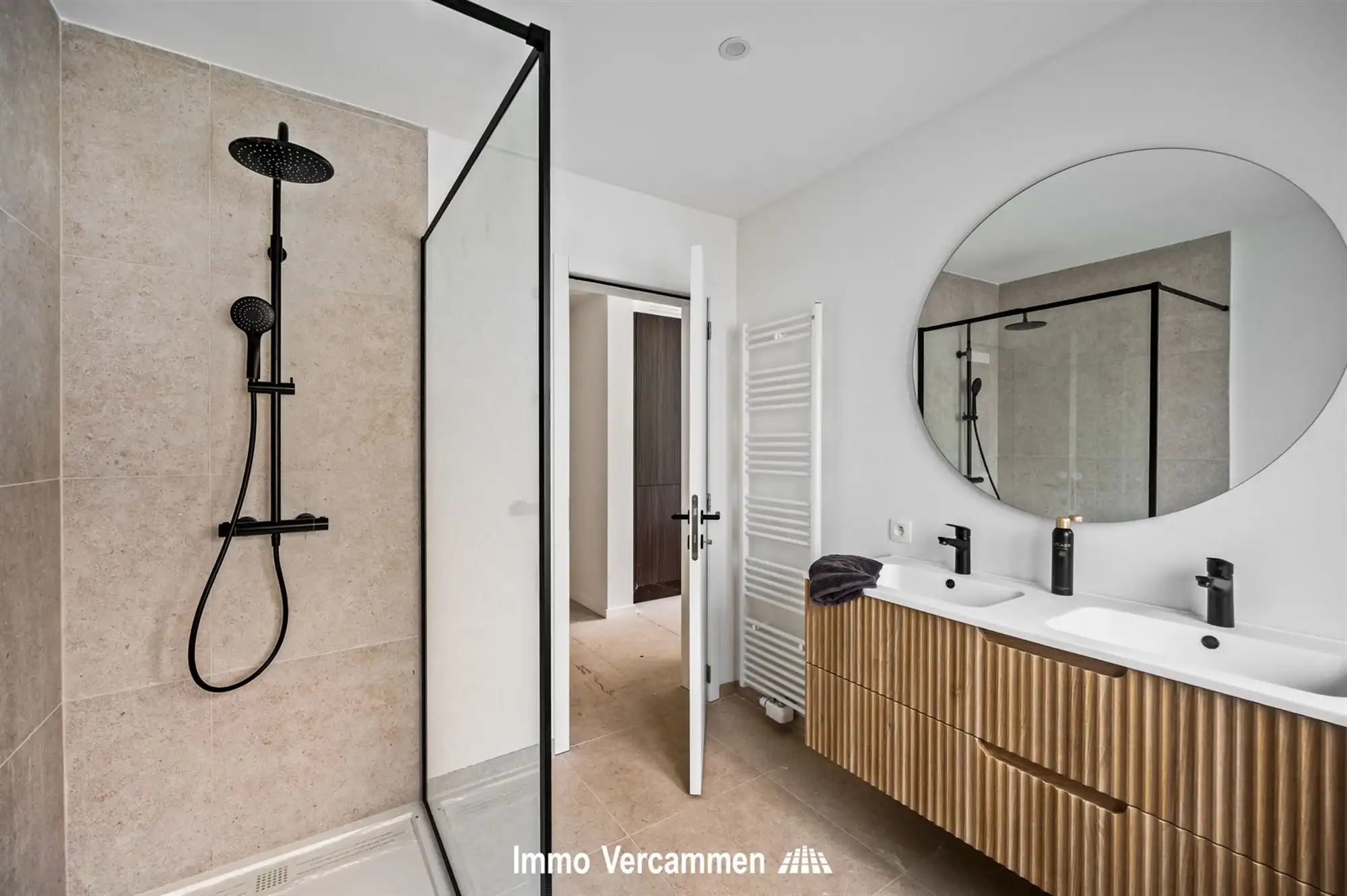 Recent gemoderniseerde, instapklare woning te Putte foto 10