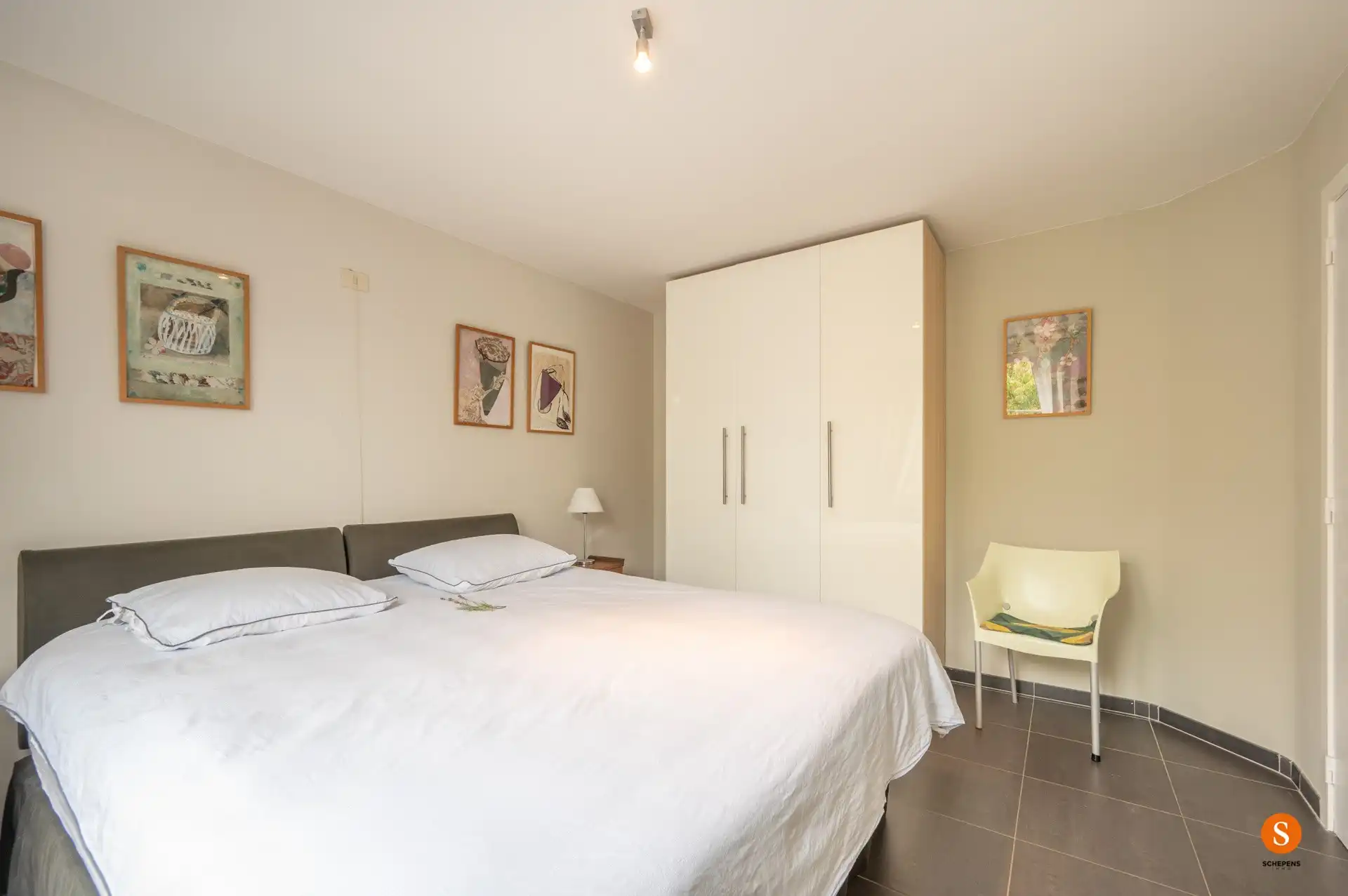 Stijlvol gelijkvloers appartement met private tuin nabij zee in De Haan. foto 8