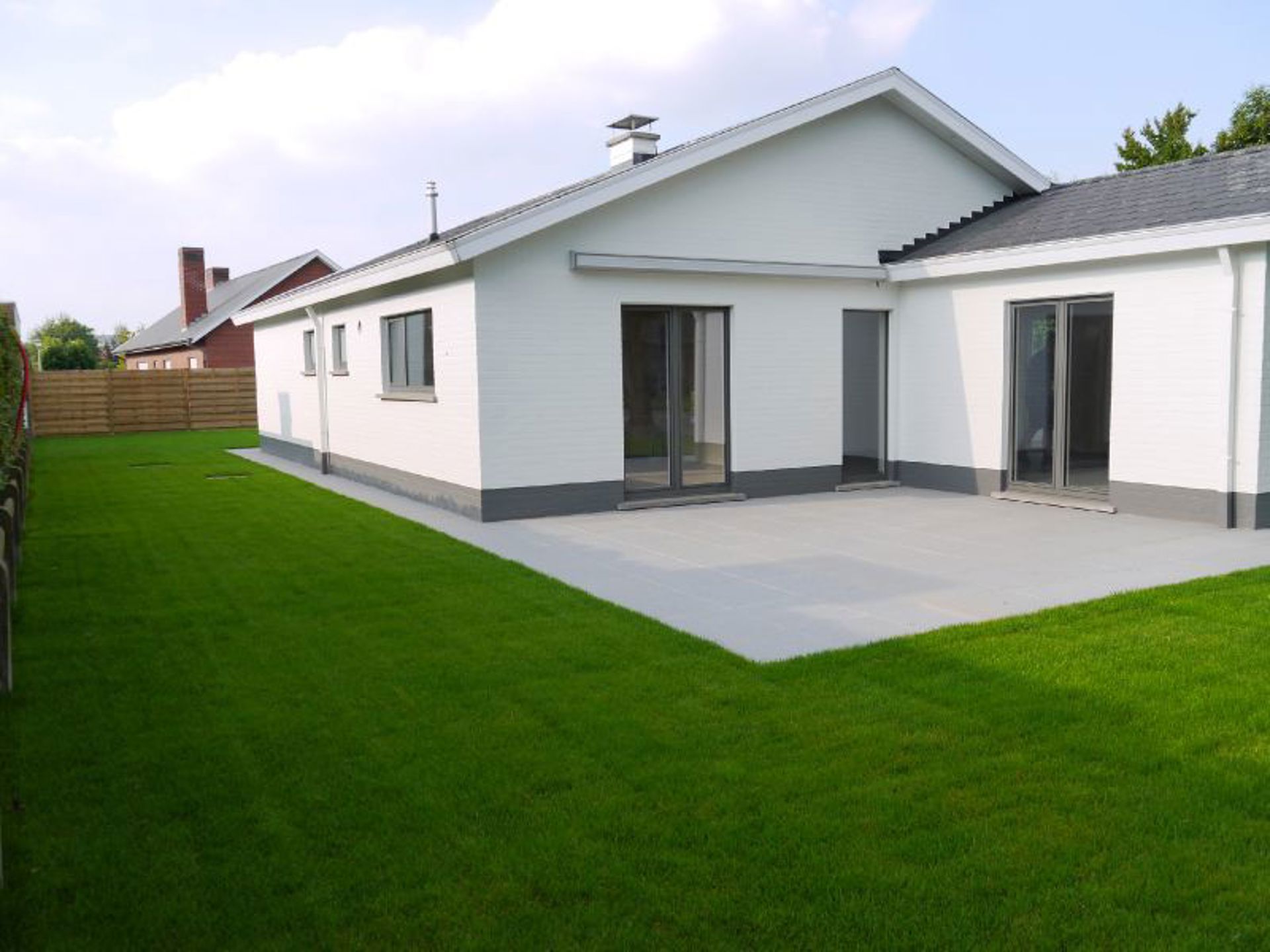 Volledig gerenoveerde bungalow foto {{pictureIndex}}