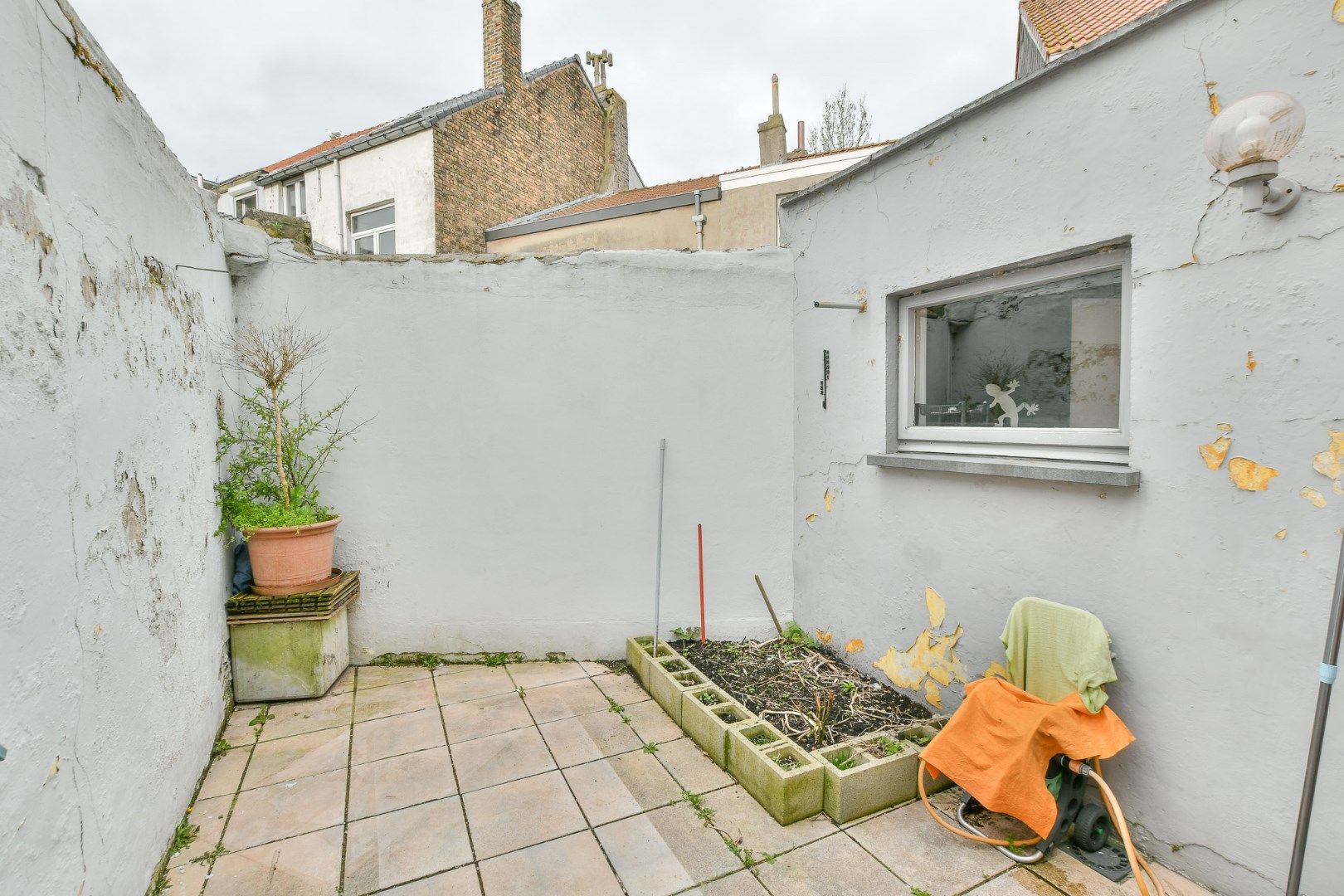 Centraal gelegen rijwoning met 4 slaapkamers en koer  foto 17