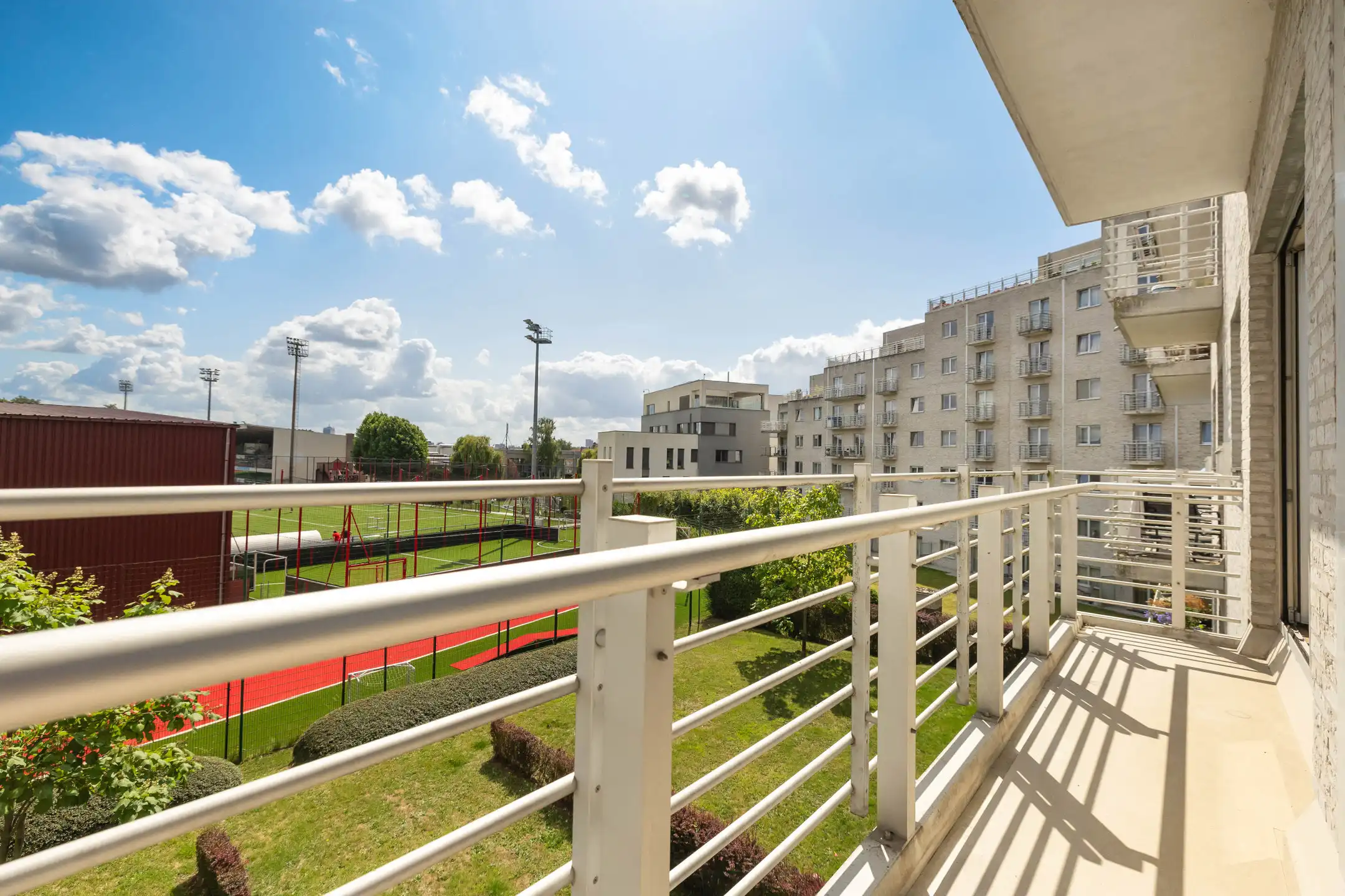 Appartement met 2 slaapkamers + kantoor met terras en P foto 11