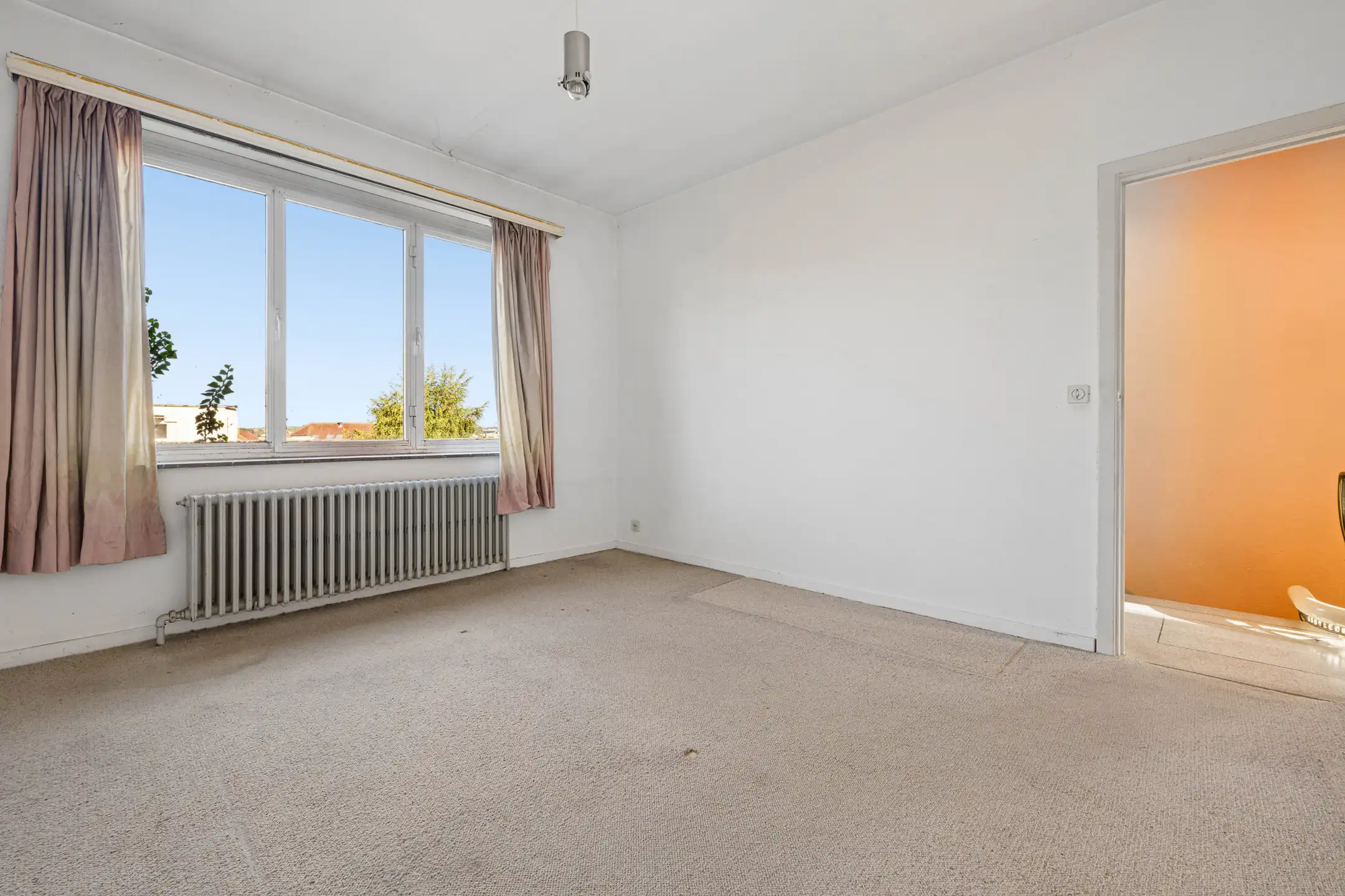 Huis met “mooie verdieping”: 2 slaapkamers + studeerkamer foto 15