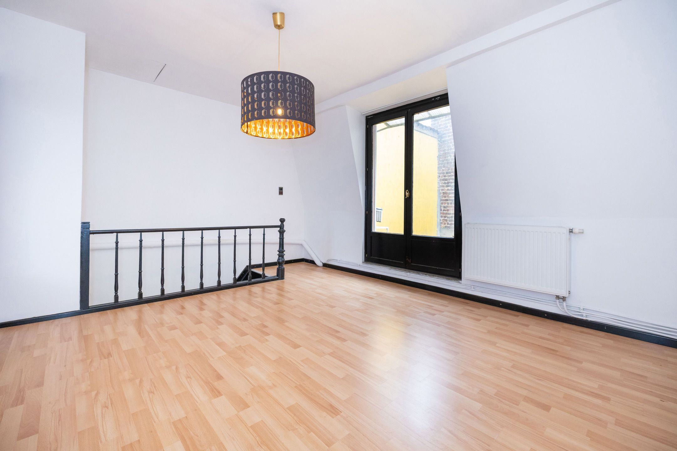 Een ruime woning met potentieel op toplocatie foto 19