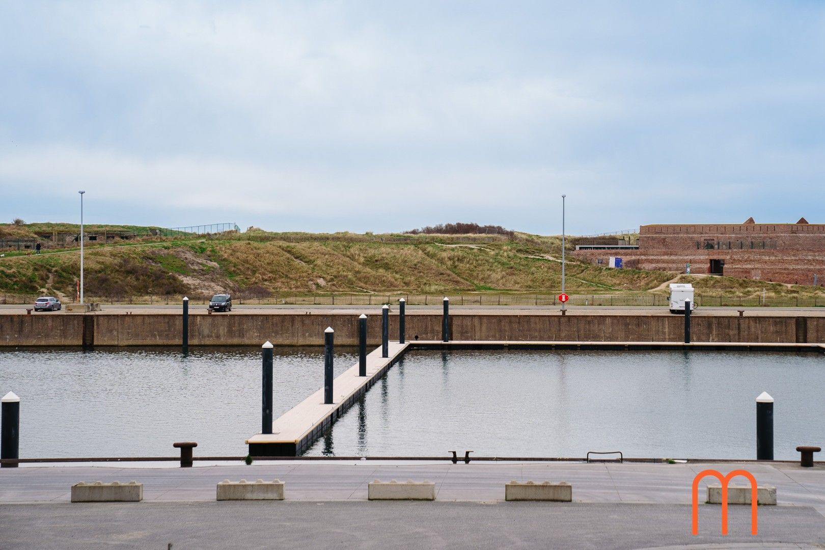 Heel mooi en ruim appartement in de nieuwbouwresidentie “Dock 5” op Oosteroever Oostende. foto {{pictureIndex}}