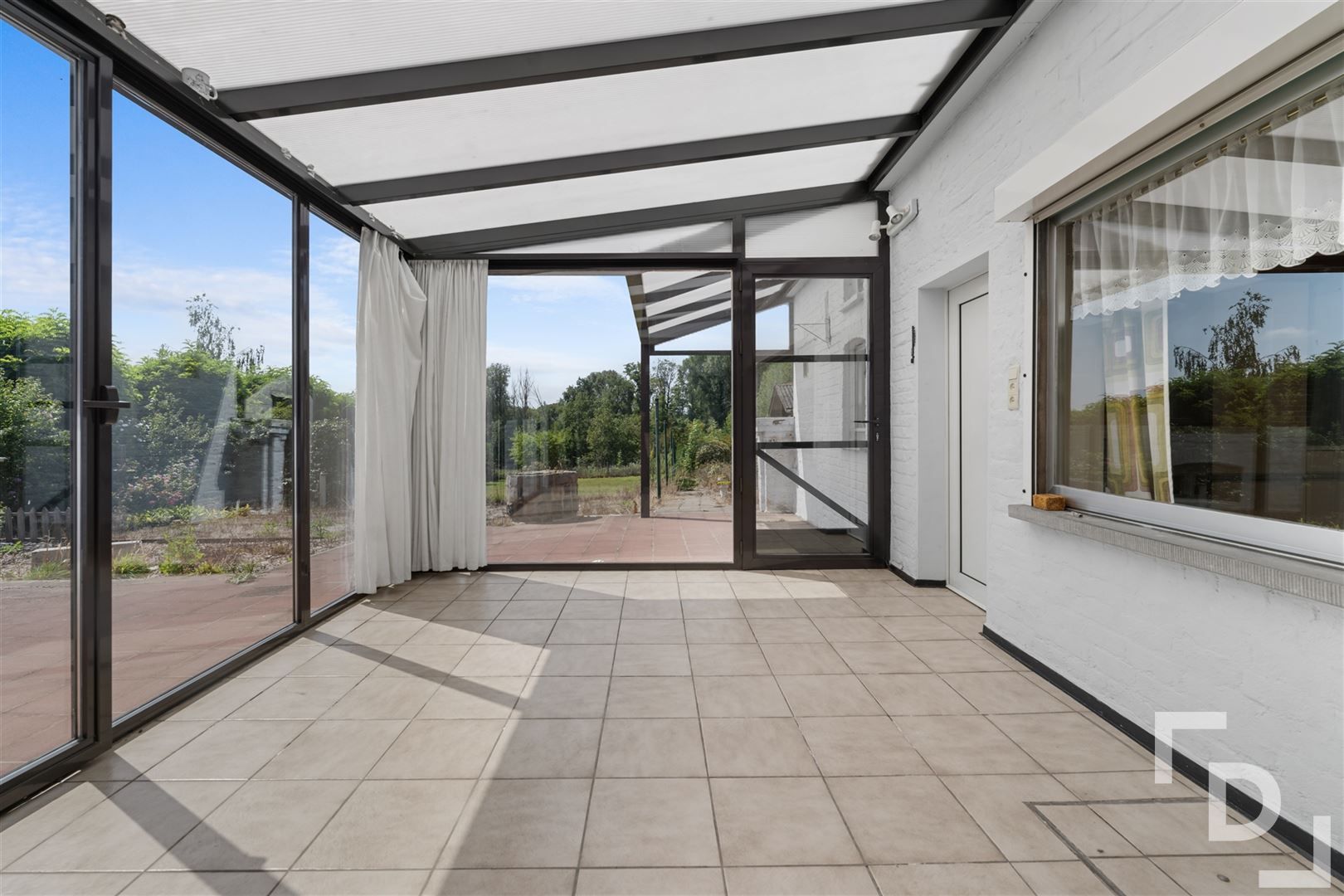 Ruime te renoveren woning te koop in Geluveld. foto 28