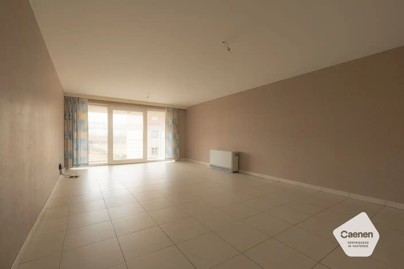 Ruim woonappartement in goede staat foto 8