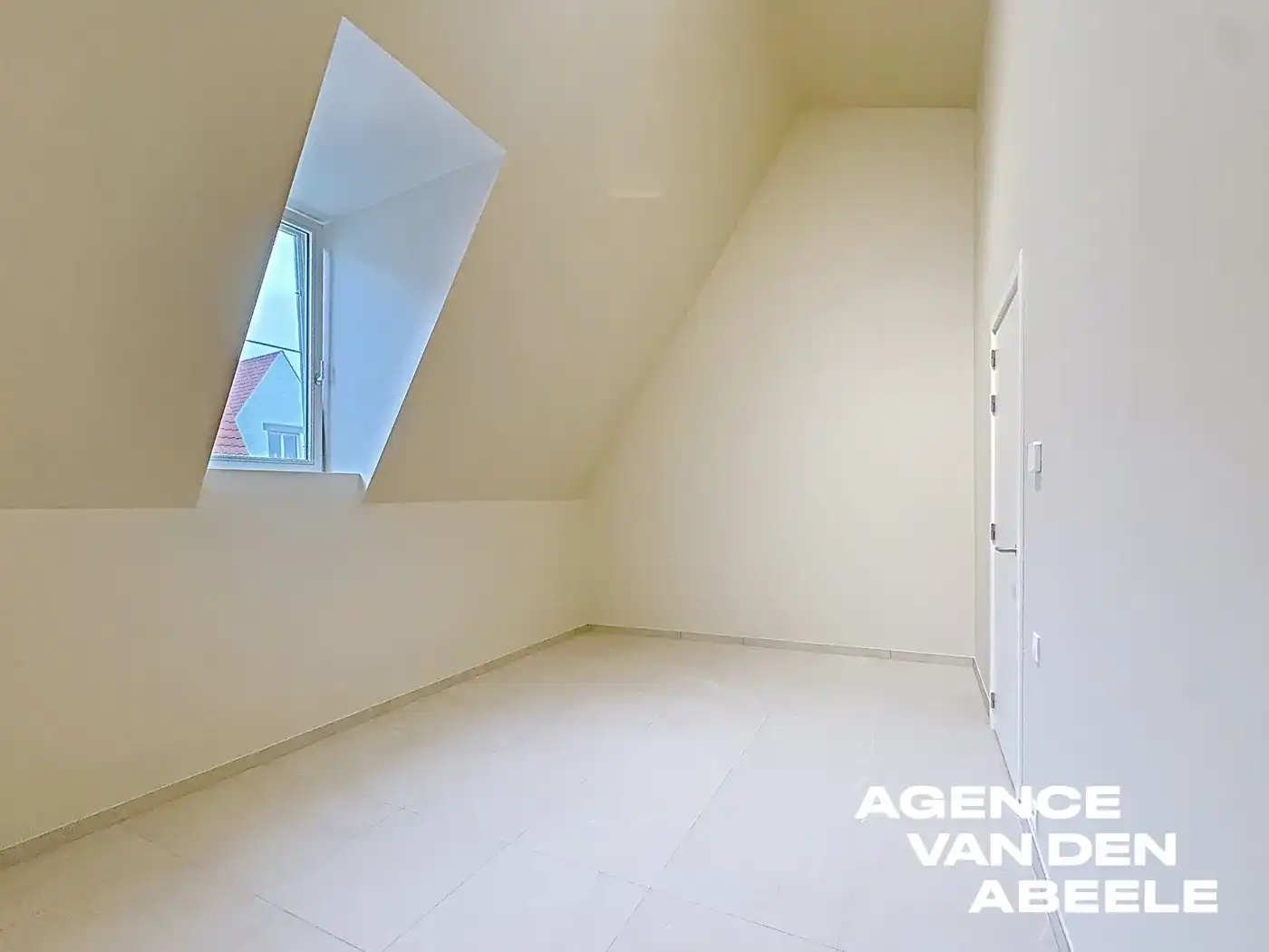 Prachtige nieuwbouwwoning met garage en tuin foto 20