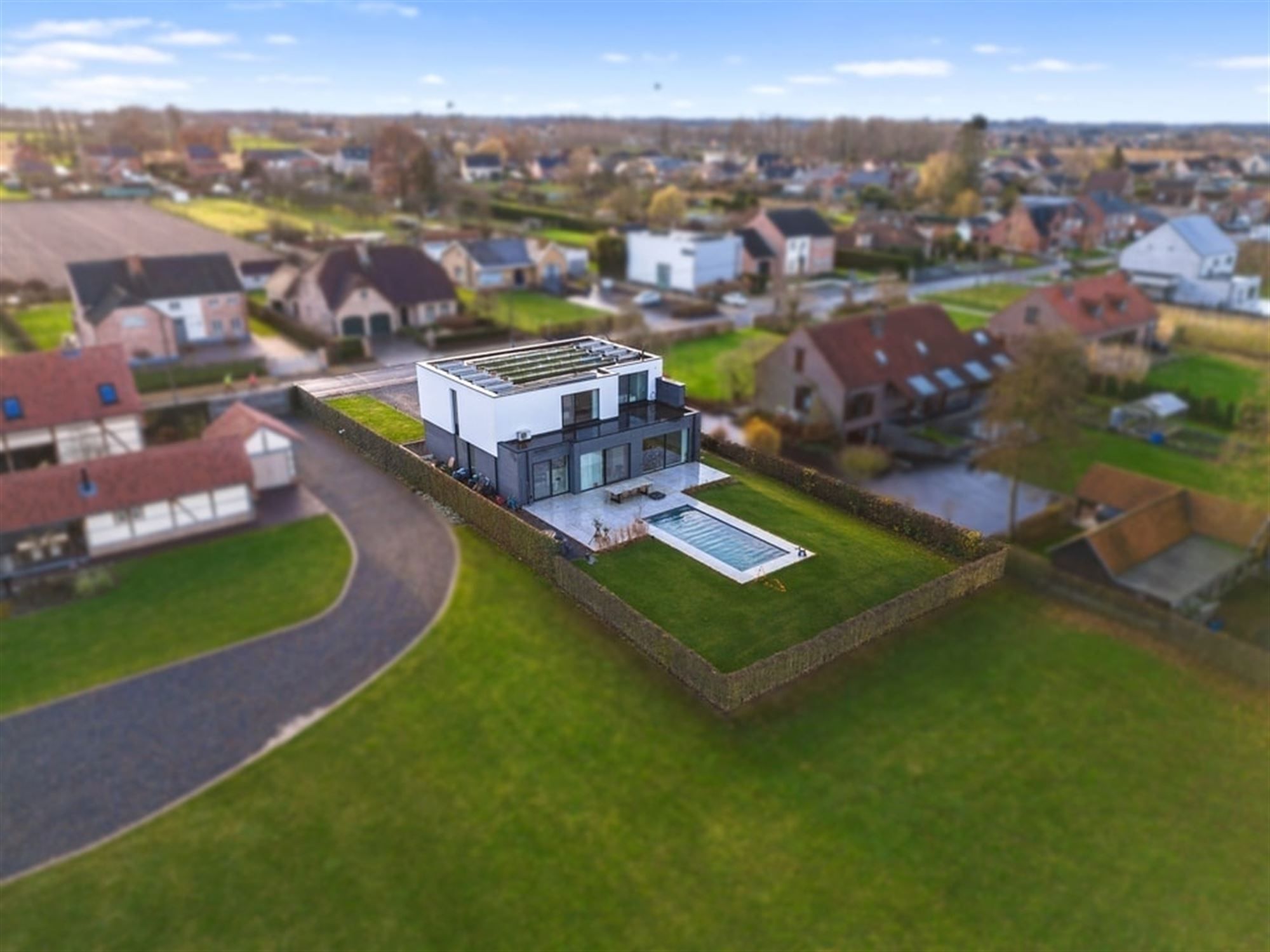 MAGNIFIEKE OPEN BEBOUWING MET GROOT ZWEMBAD EN 400M² AAN BEWOONBARE OPPERVLAKTE IN HET GEZELLIGE WELLEN  foto 2