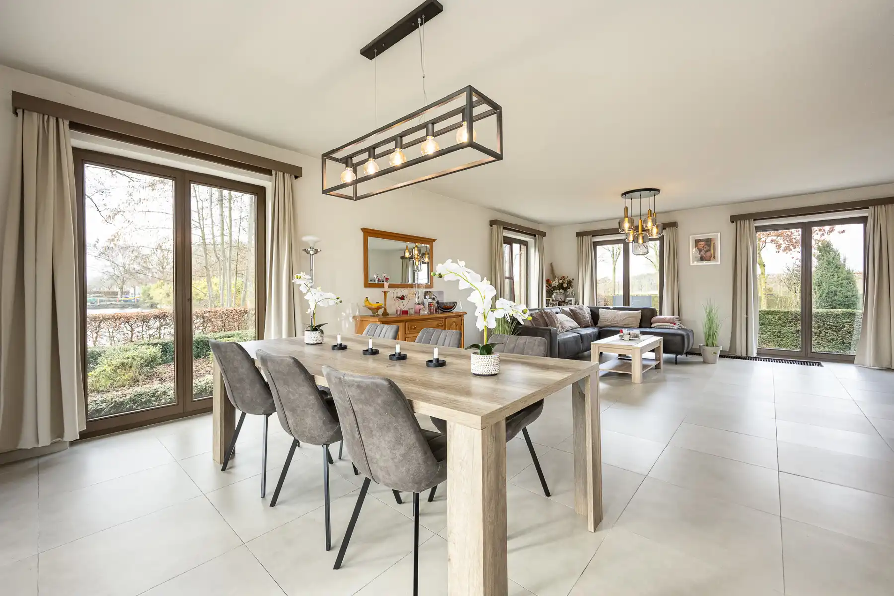 Verrassend ruime woning met 6 slaapkamers en 2 badkamers foto 7