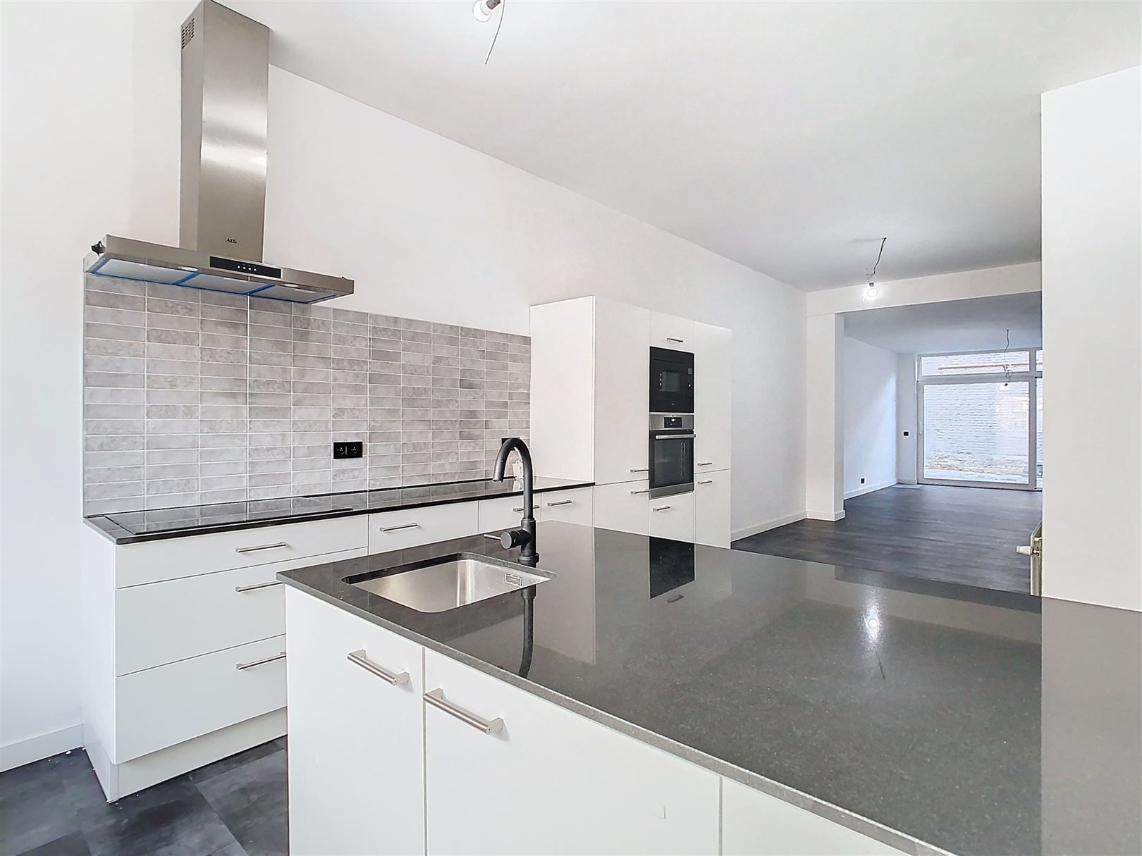 Volledig gerenoveerde stadswoning, 4 slpks, terras,1a 02ca foto 8