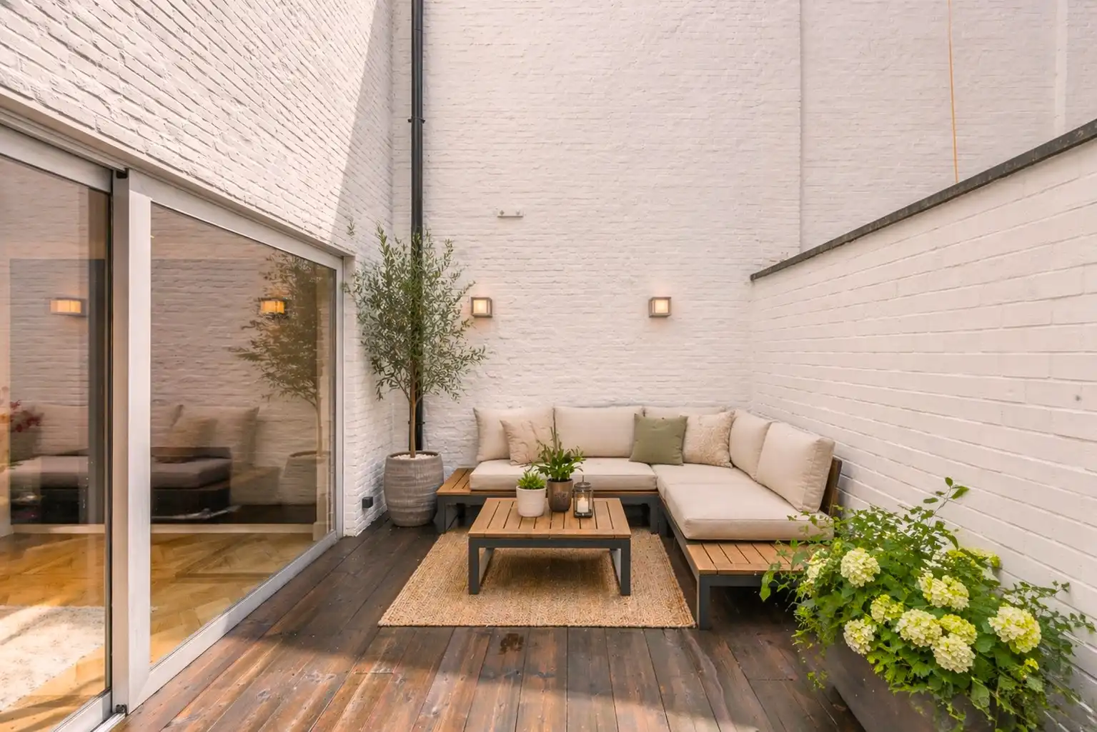 Subliem gerenoveerde stadswoning in een uitzonderlijk historisch kader rond de Onze-Lieve-Vrouwekerk, zonder renovatieverplichting foto 5