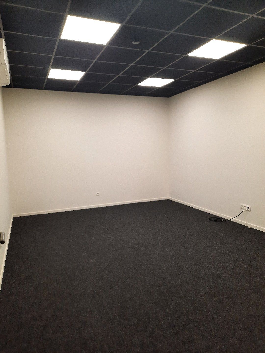 Hoogwaardig KMO-bedrijfsgebouw 187 m² met mezzanine in strategische bedrijventerrein (Winterslag-Genk). foto 12