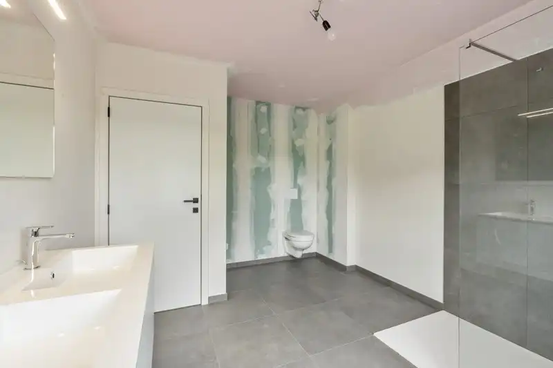 Totaal gerenoveerde woning op een perceel van 11are foto 30