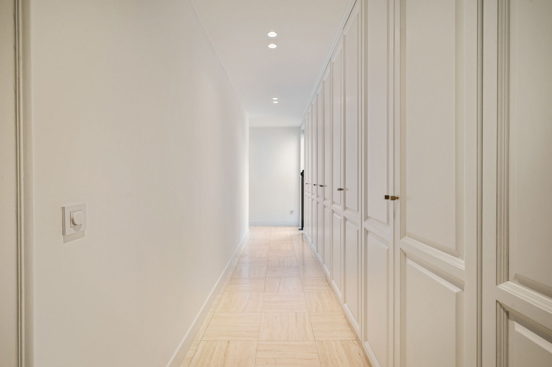 Residentiëel gelegen gelijkvloerse villa op ca. 3.008 m². foto 26