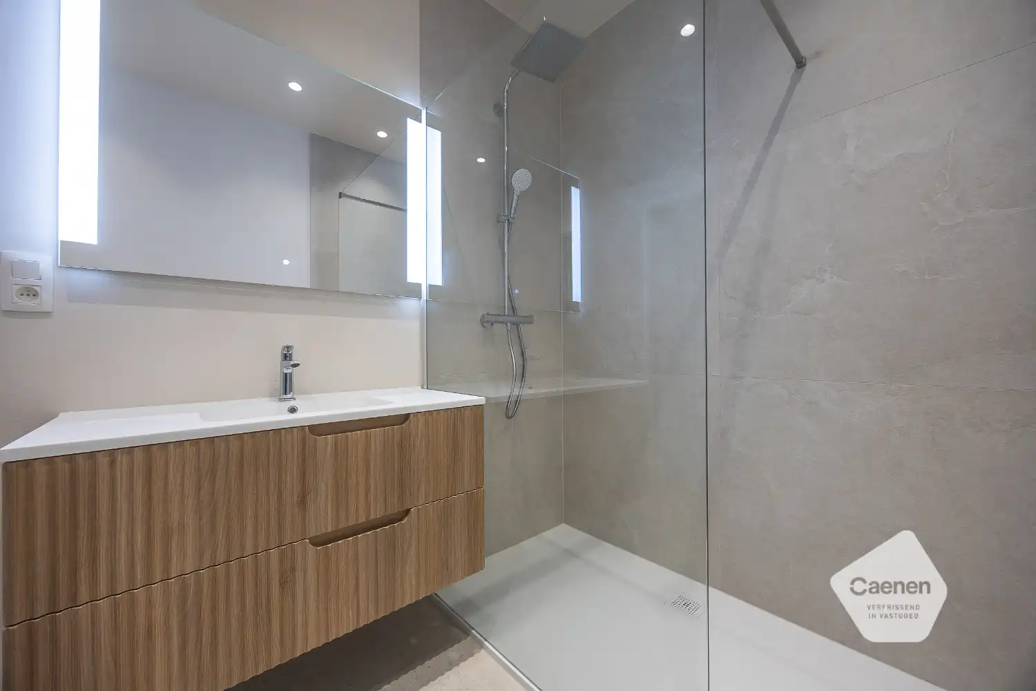 Gerenoveerd appartement te Mariakerke foto 11