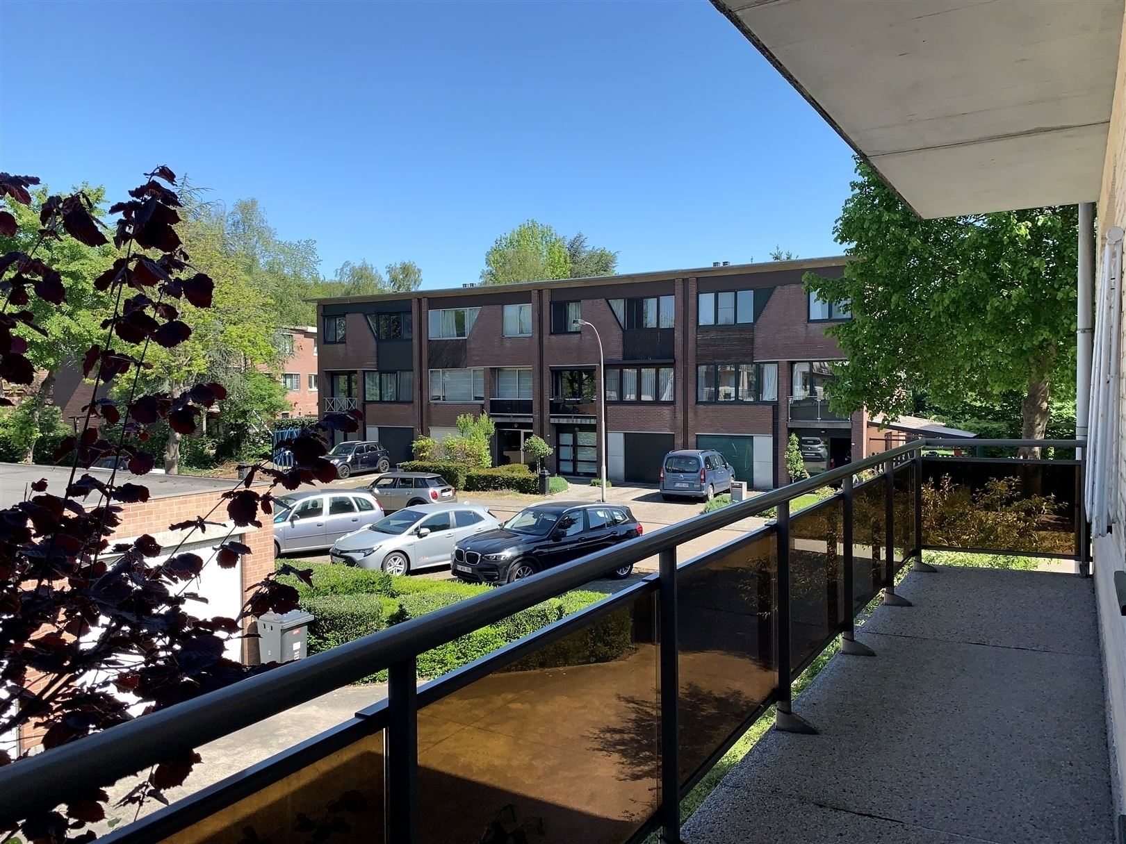 Ruim appartement met inpandige garage en terras foto 12
