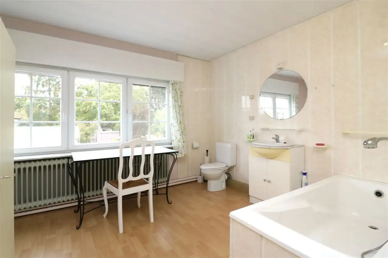 label c, nabij station, garage voor vijf wagens foto 36