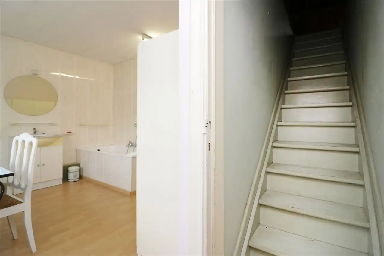 label c, nabij station, garage voor vijf wagens foto 36