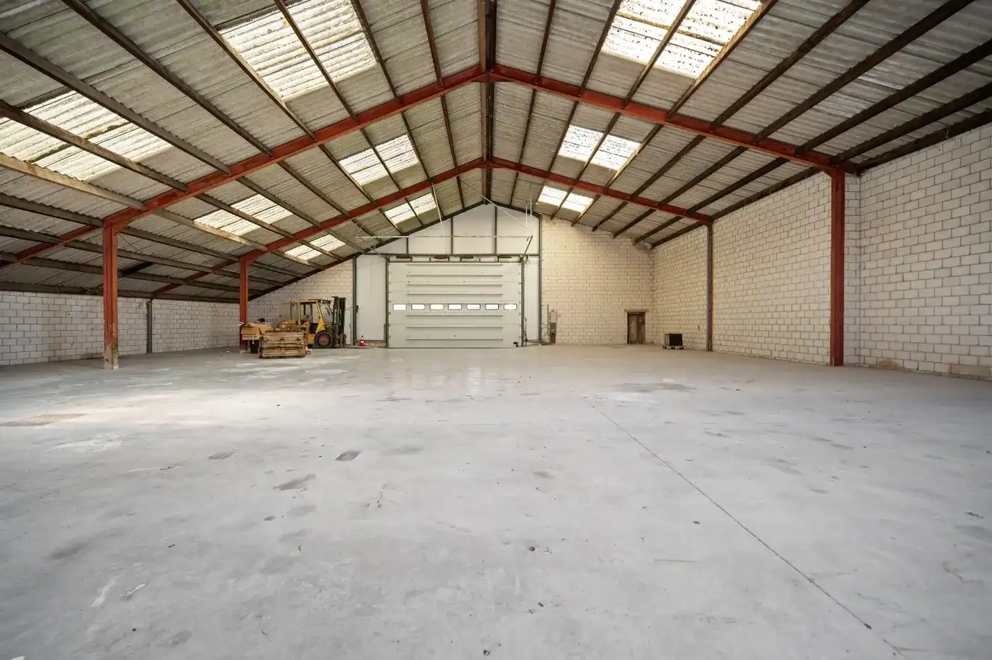 Te renoveren woning met ruime loods en stockagemogelijkheden  foto 3