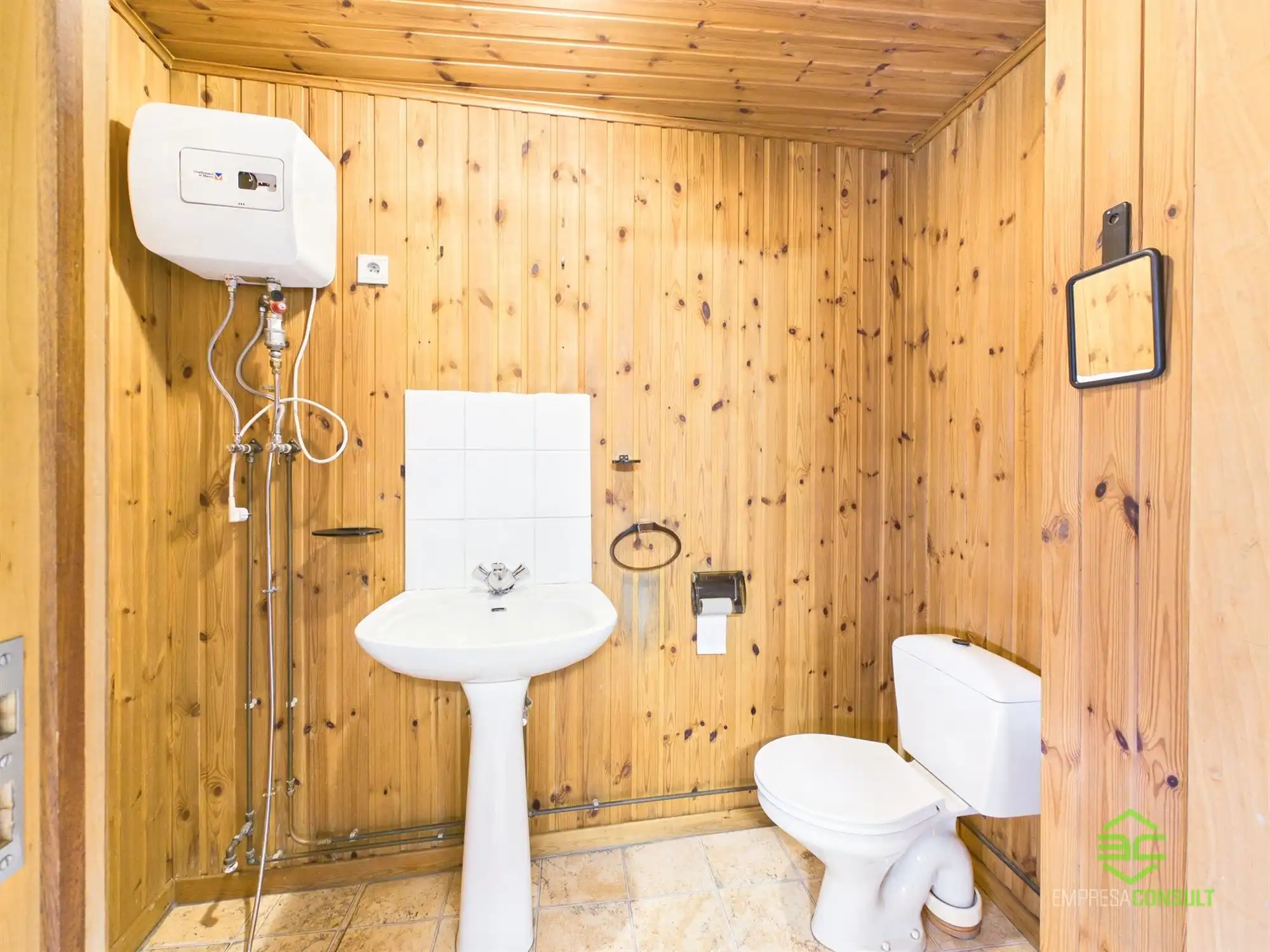 Centraal gelegen te renoveren woning met 3/5slpk! foto 11