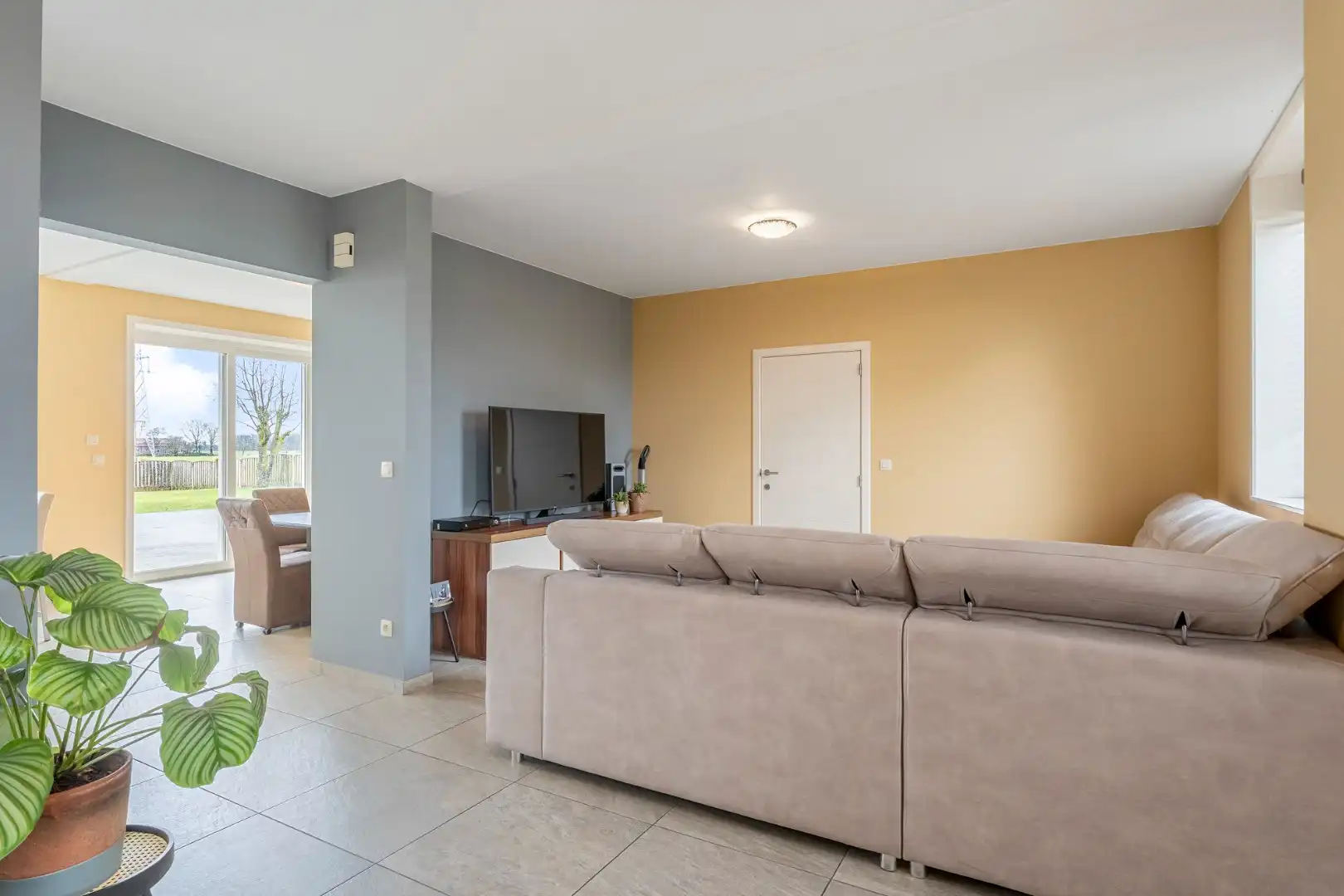 Vrijstaande, zeer verzorgde woning met aangrenzende, uitgeruste stalling/loods op een perceel van 72a14ca foto 12