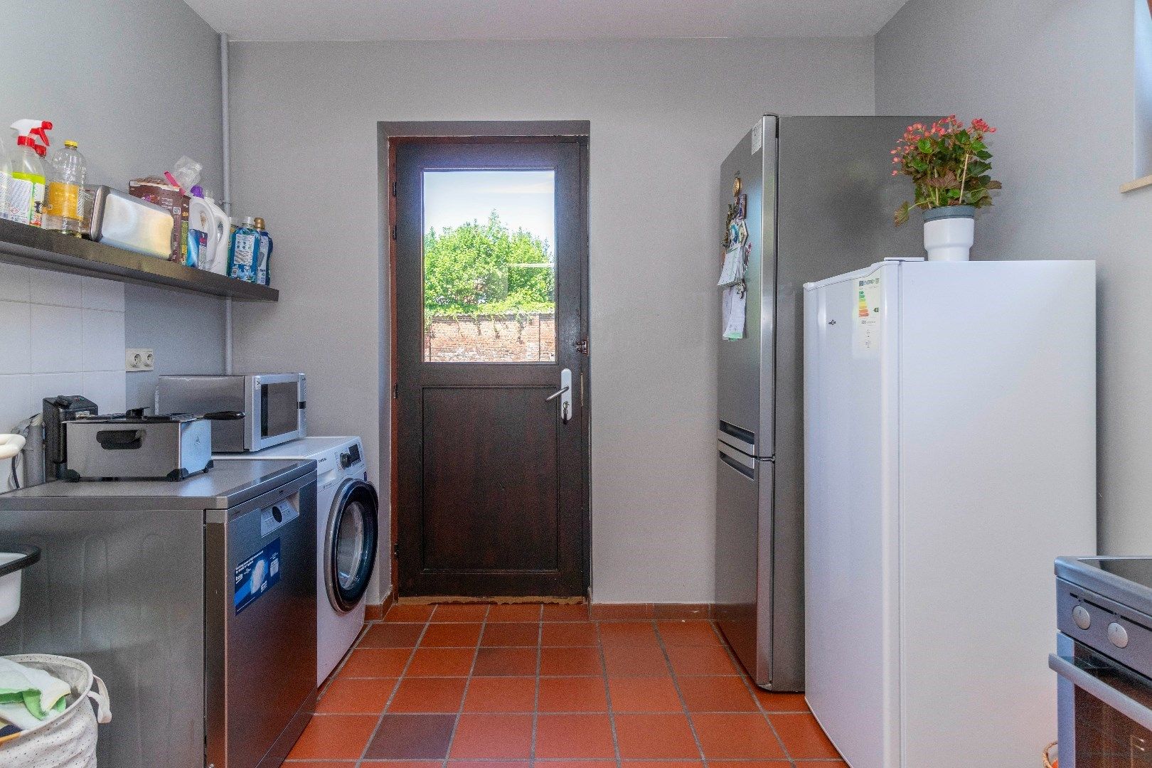 Ruim duplexappartement met gelijkvloerse handelsruimte foto 8
