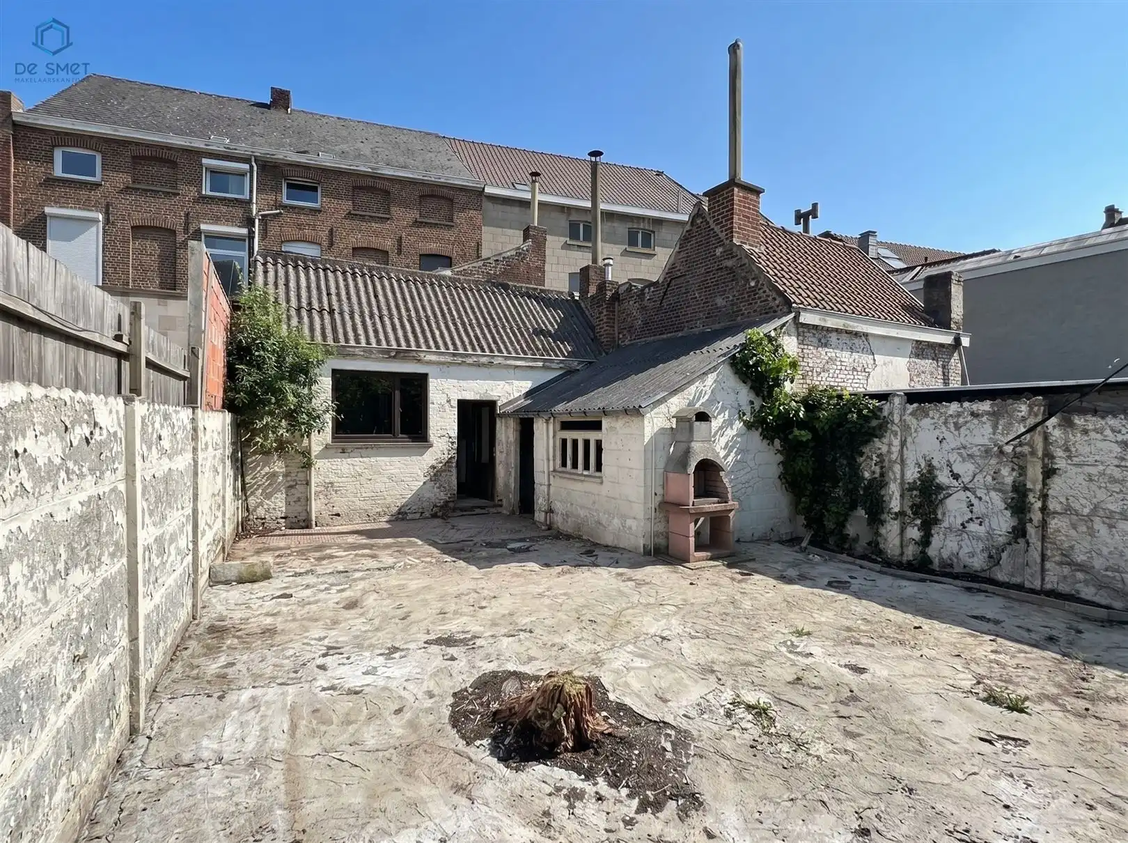 Verrassend ruime te verbouwen woning foto {{pictureIndex}}