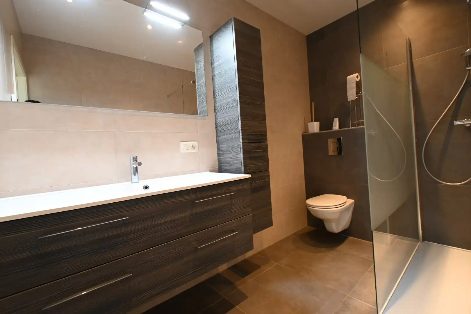 Knap ingericht ruim duplex-appartement met 3 slaapkamers te  Bilzen - Merem + autostandplaats foto 21