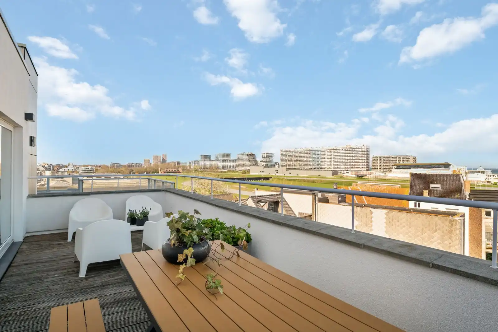 Luxueuze penthouse met zonovergoten terrassen pal aan zee! foto 9