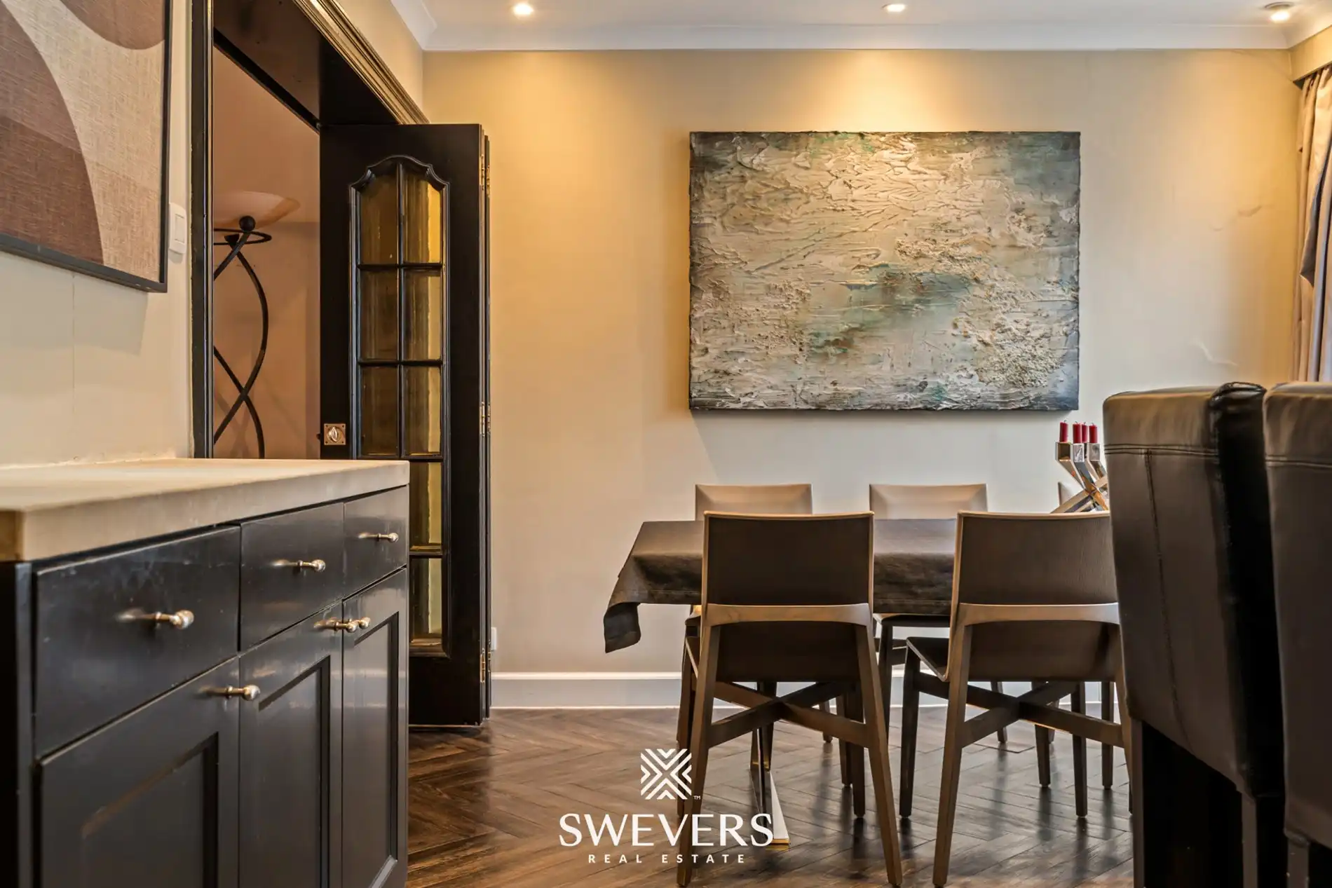 Exclusief gerenoveerde stadswoning met garage en drie terrassen in hartje Hasselt foto 8