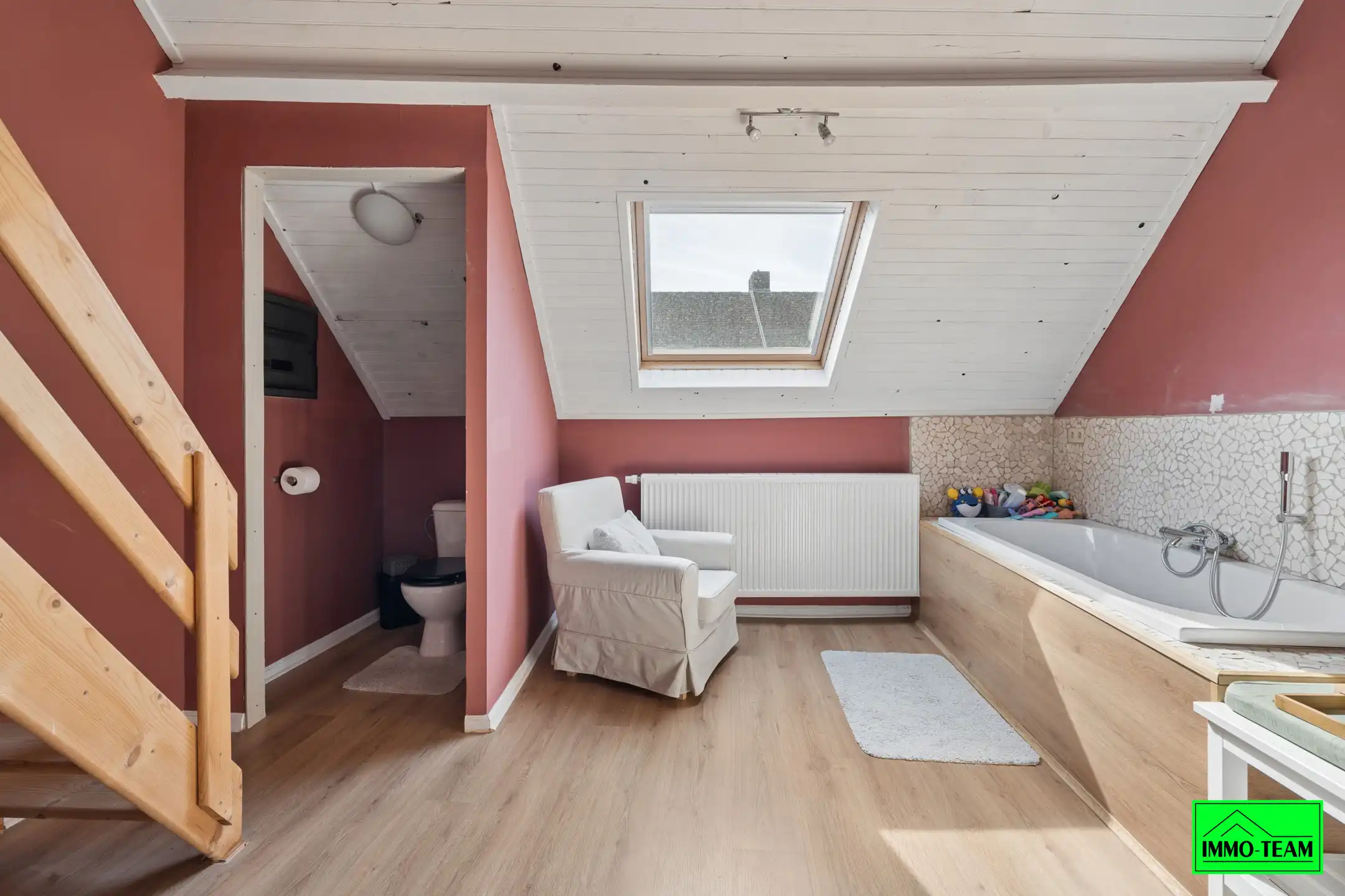 Instapklare gerenoveerde woning nabij het stadscentrum. foto 20