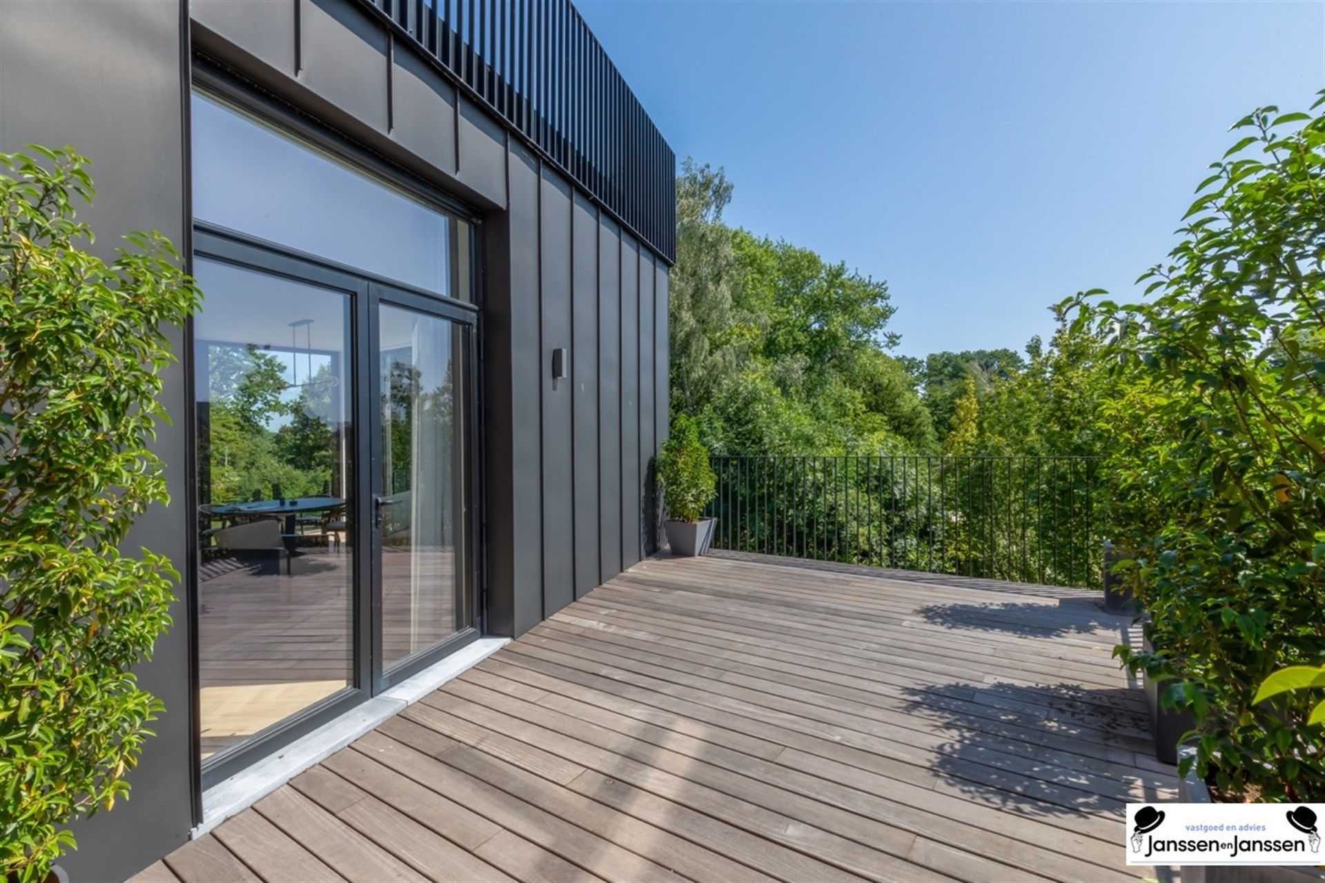 Prachtig appartement van 135 m² met 53 m² terras in Kasteelvilla Hortensia foto 2