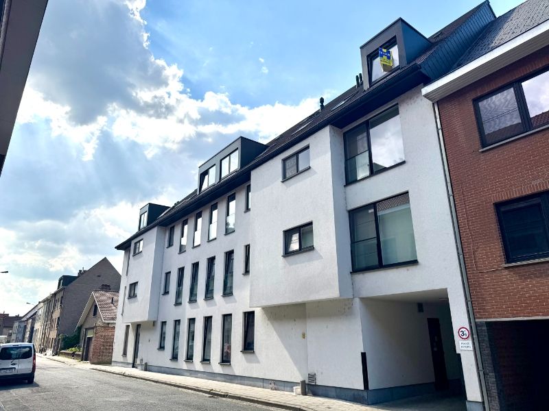 Recente duplex met 2 kamers en garage foto 3