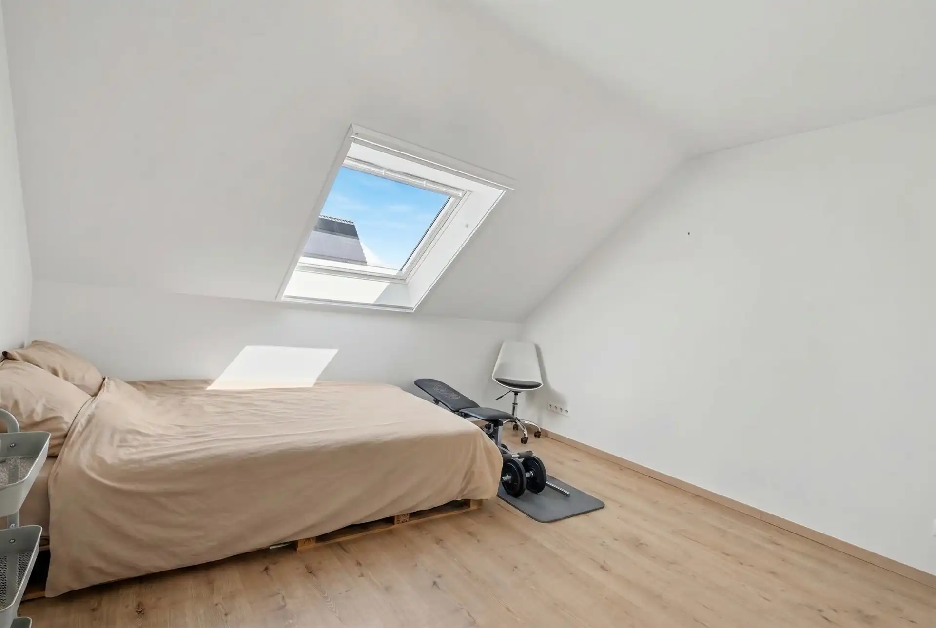 Ruime triplex woning met 3 slaapkamers en 2 parkeerplaatsen nabij het centrum van Stekene (159m²) foto 17