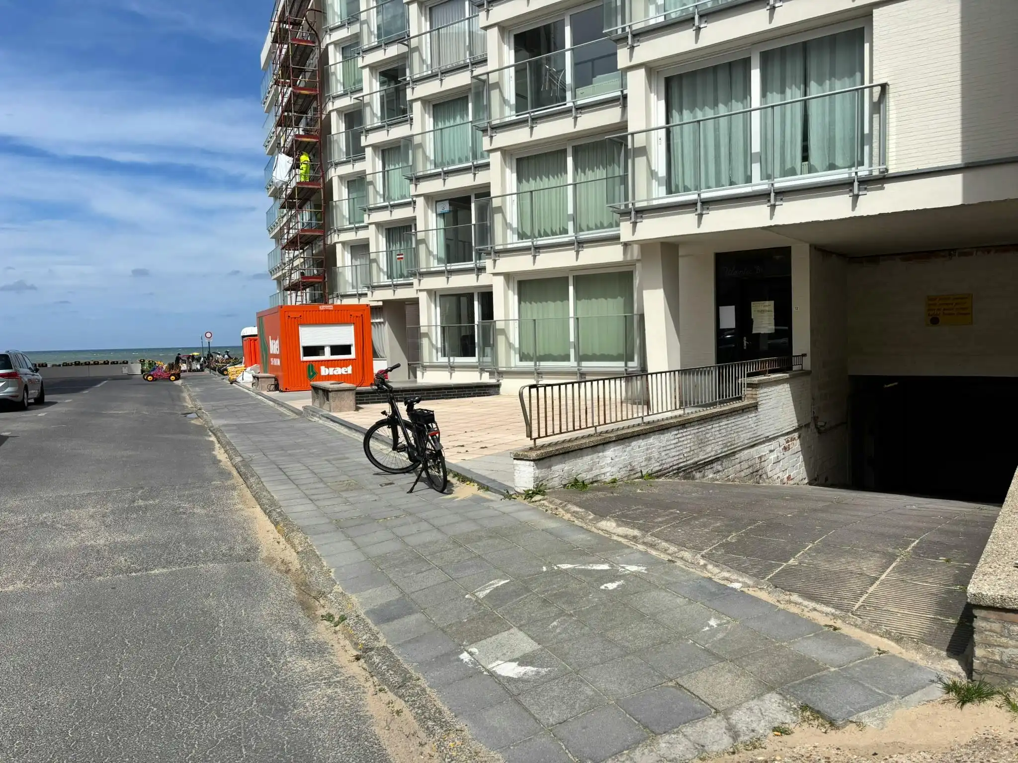 Ruime garage te koop in Koksijde foto 2