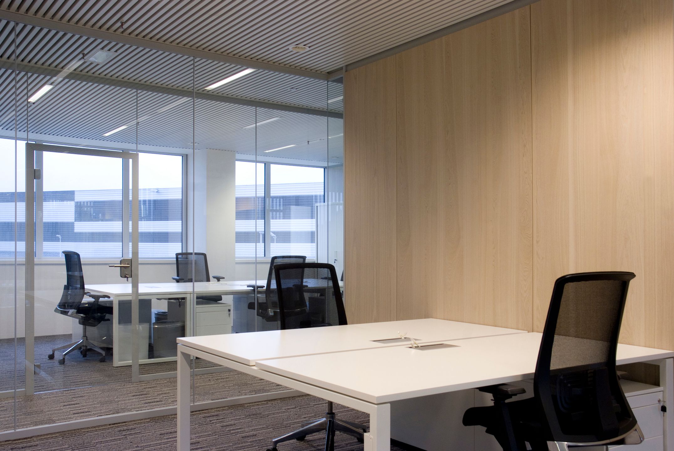 Ruim en Licht Kantoor met Uitzicht op de E313 foto 3