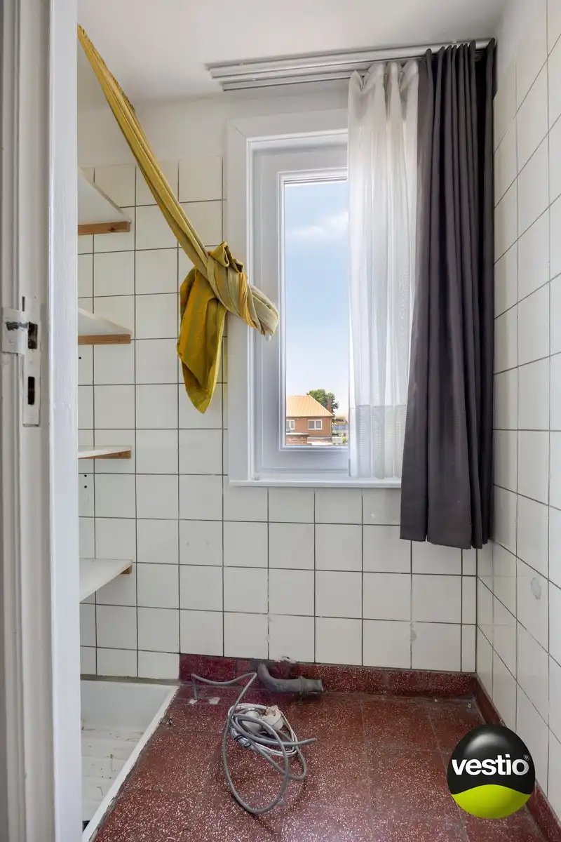 Te renoveren, charmante half open bebouwing met garage in de Banneuxwijk foto 16