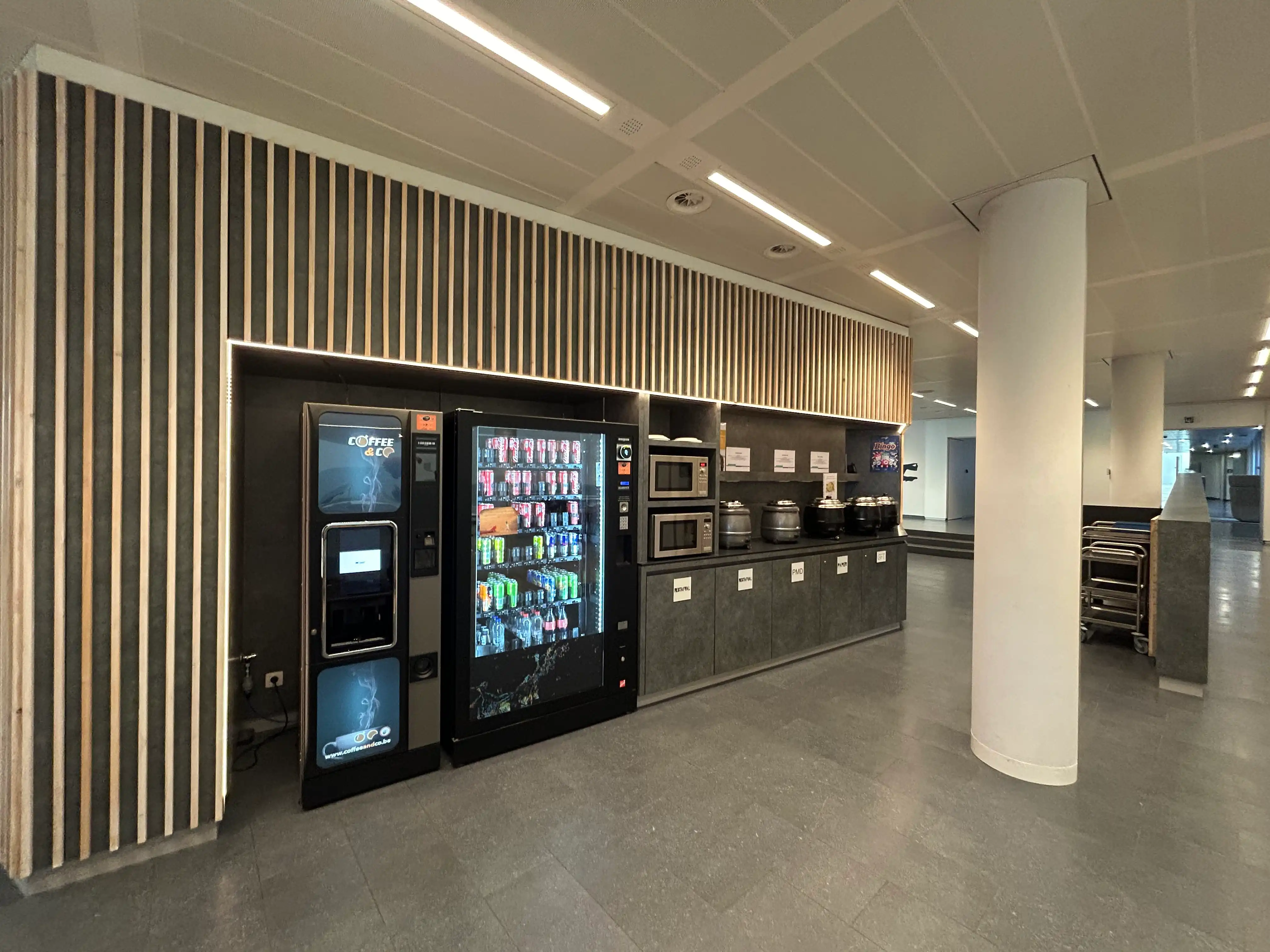 Kantoor te huur met een oppervlakte van 1.247 m², vlakbij het station foto 16