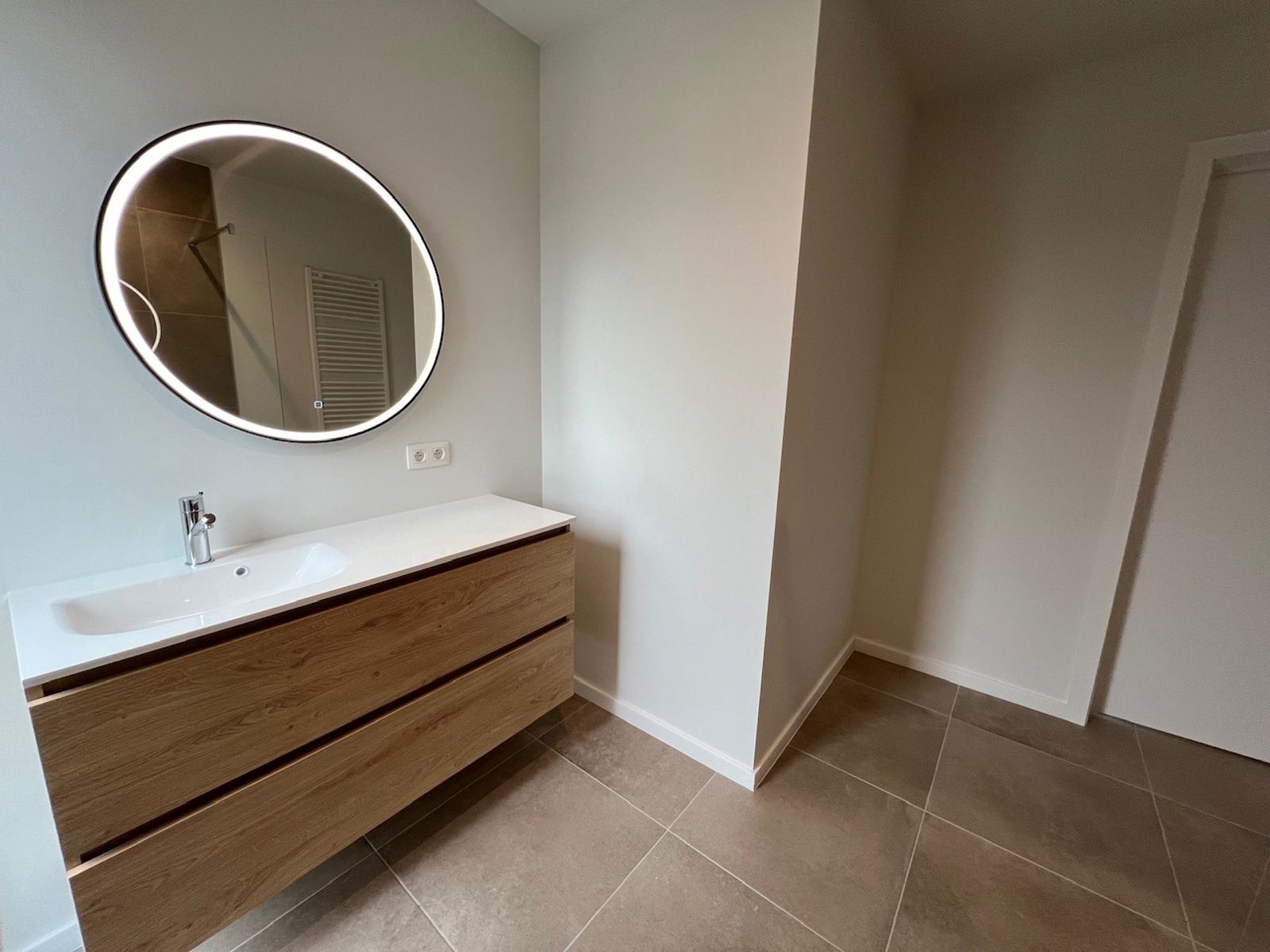 App (2023) met 2 slpk, groot terras (60m²) en carport foto 15