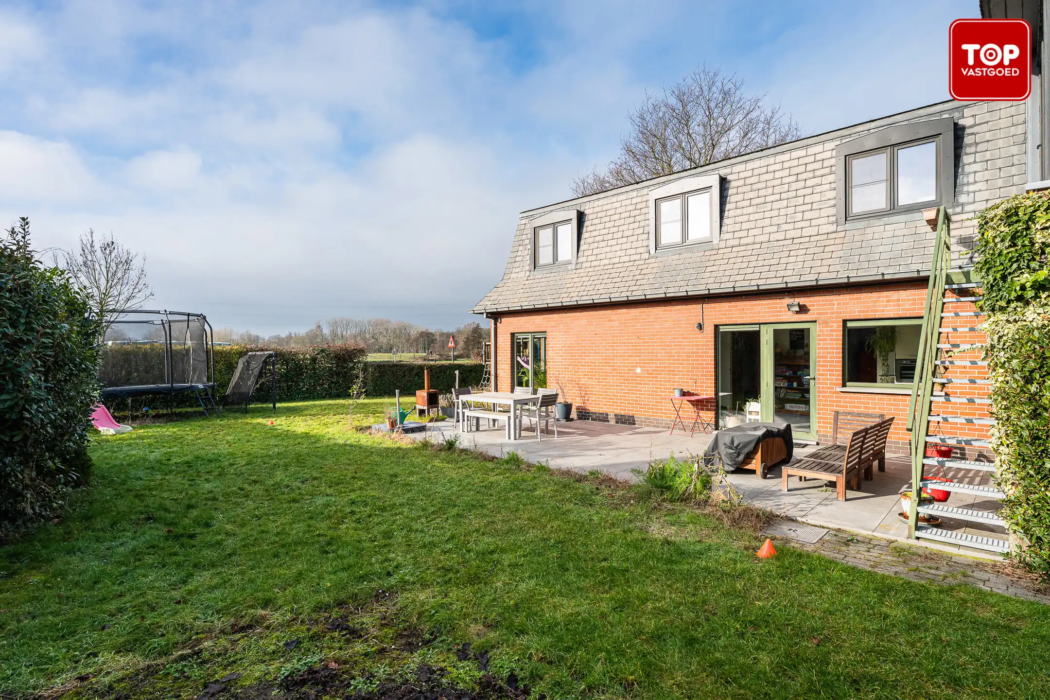 Karakteristieke woning  met 3 slaapkamers en 2 badkamers op riant perceel. foto 28